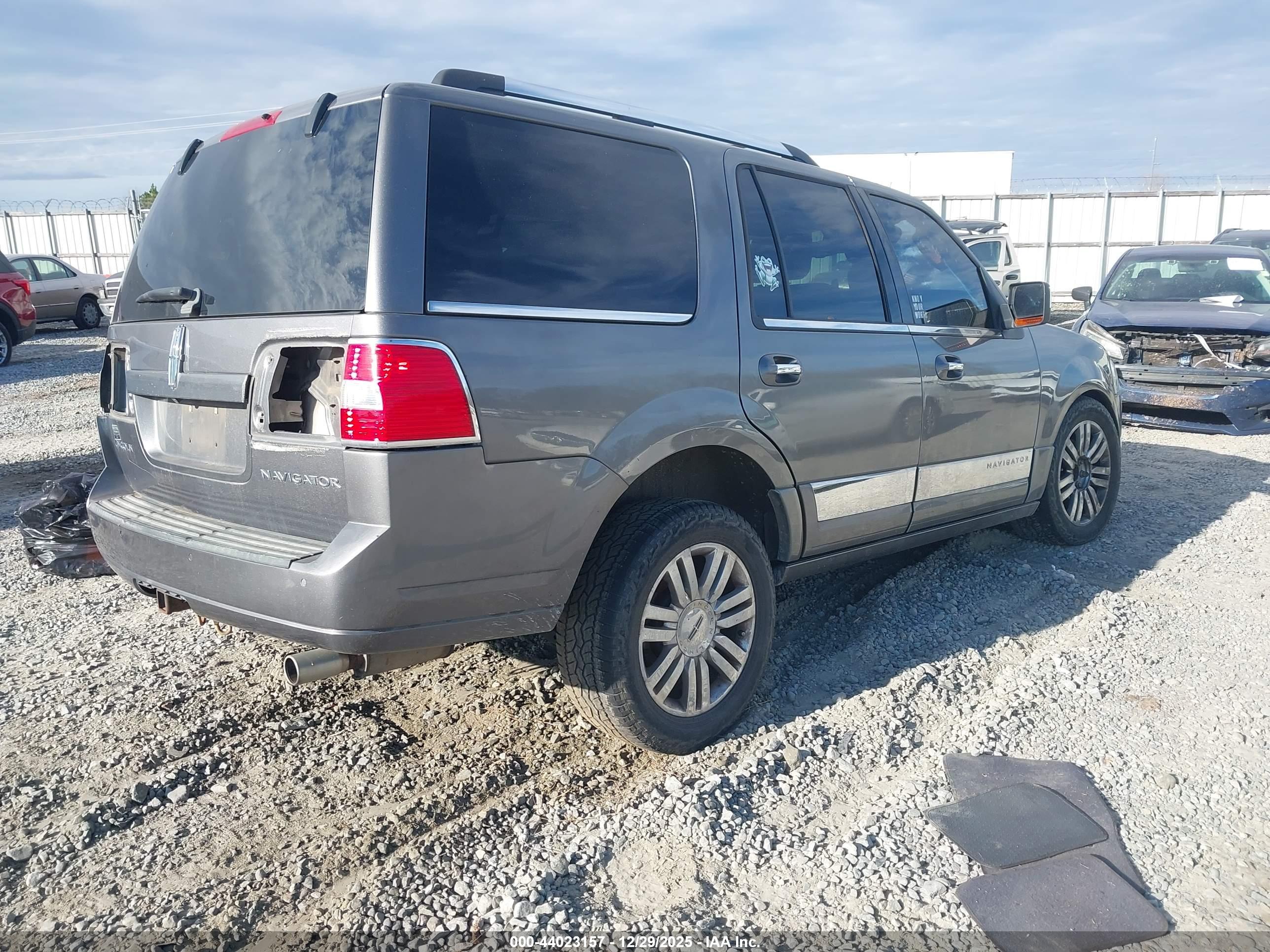 LINCOLN NAVIGATOR image 4