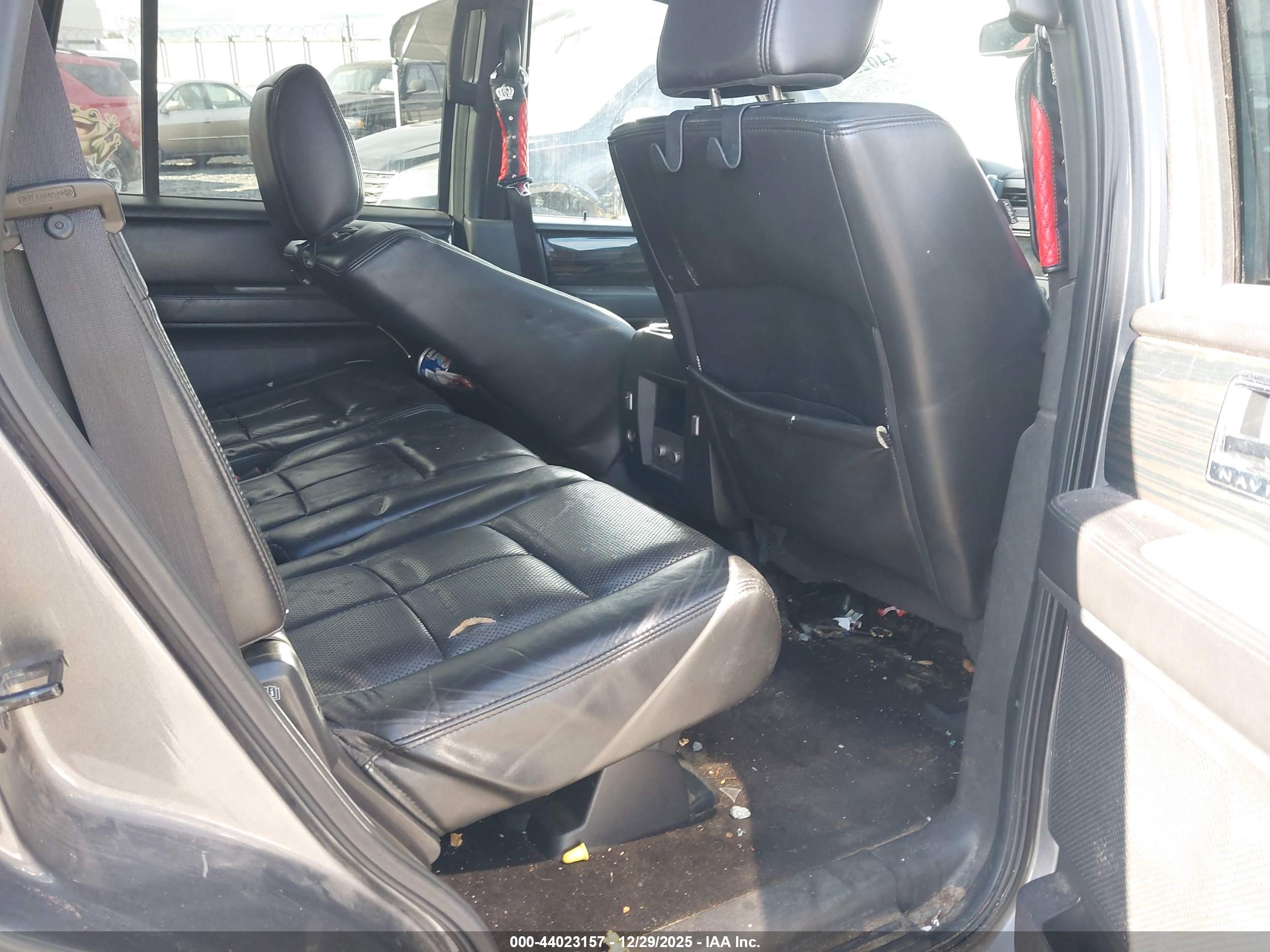 LINCOLN NAVIGATOR image 8