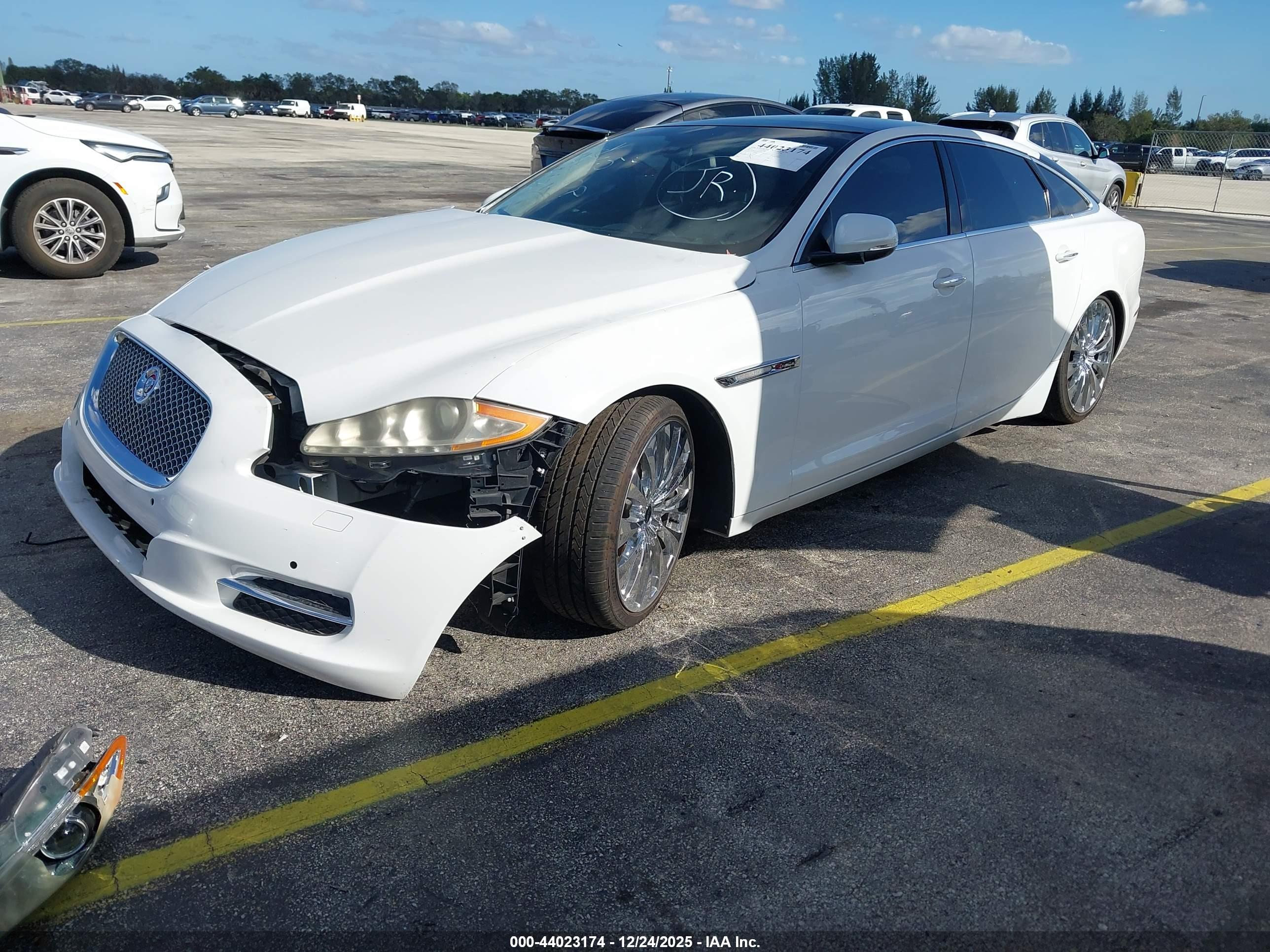 JAGUAR XJ image 2