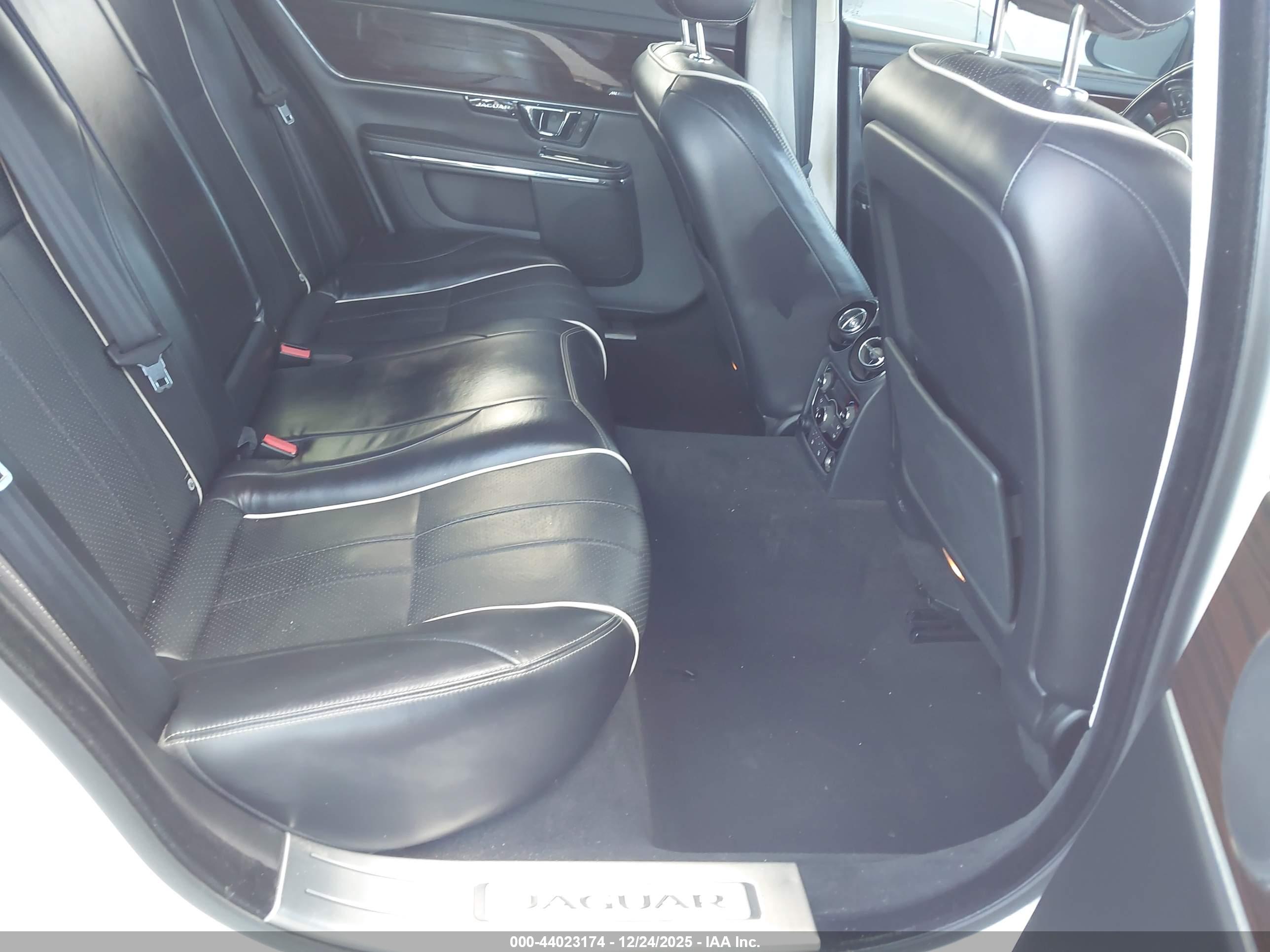 JAGUAR XJ image 8