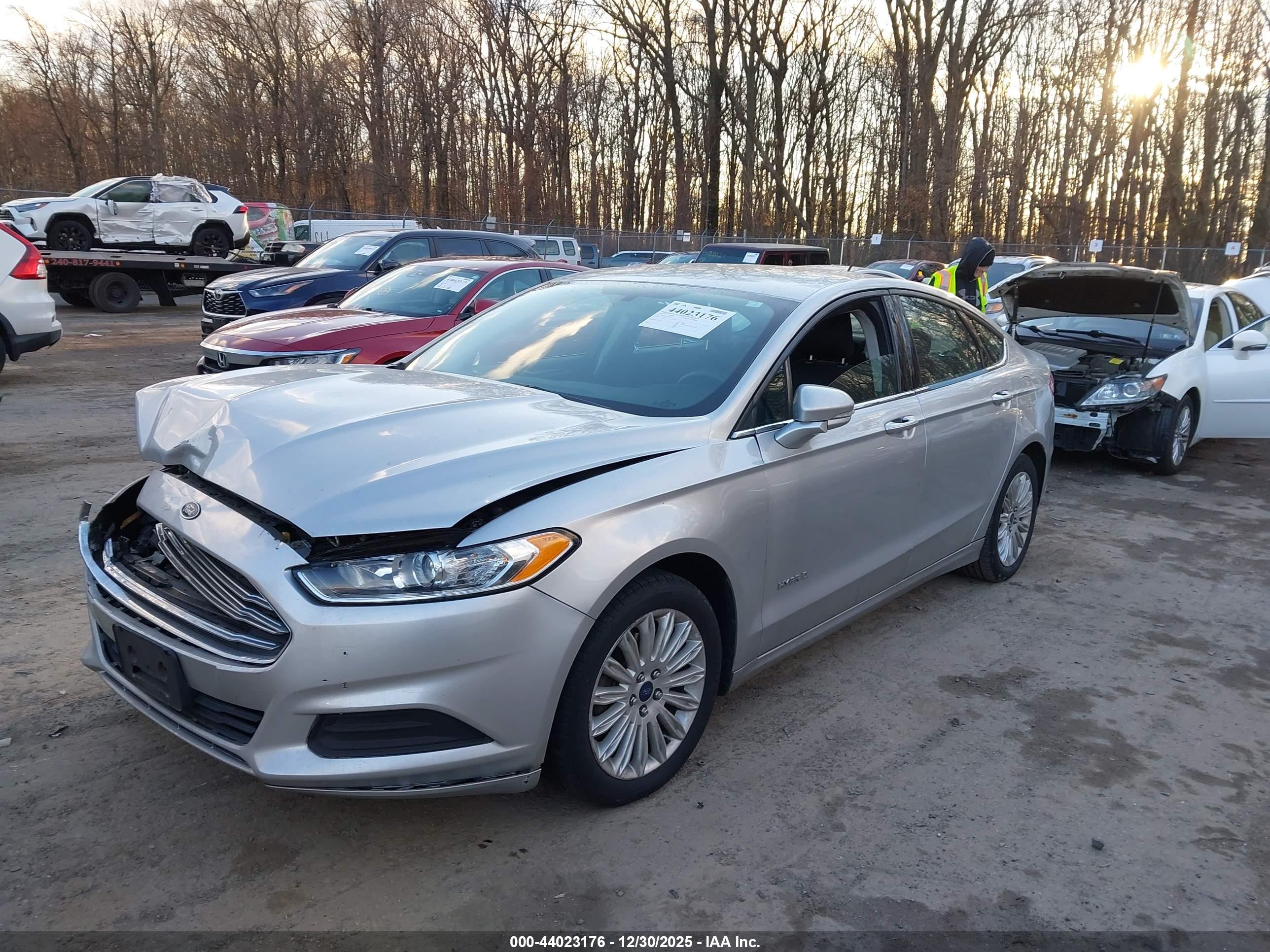 FORD FUSION image 2