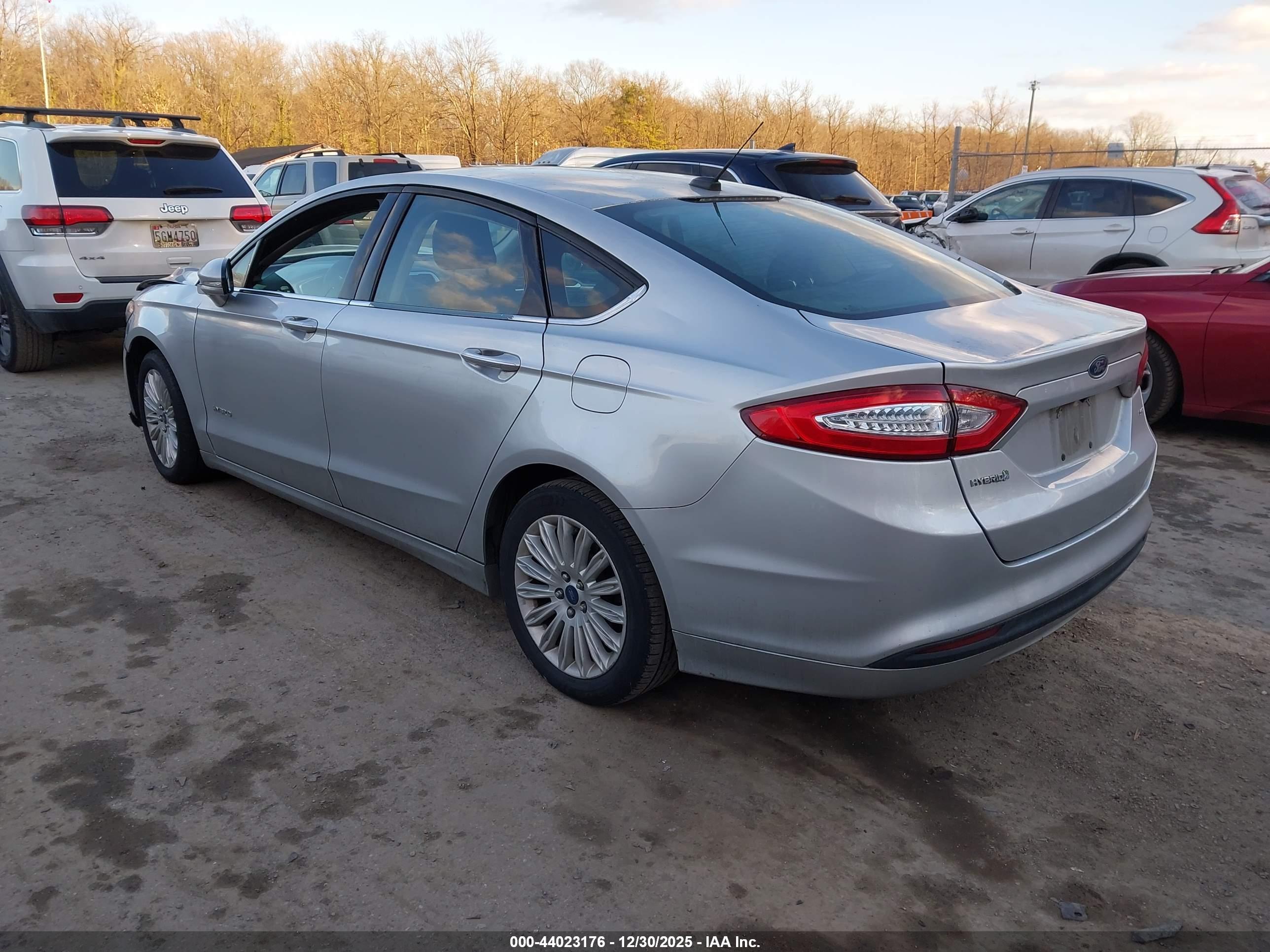 FORD FUSION image 3