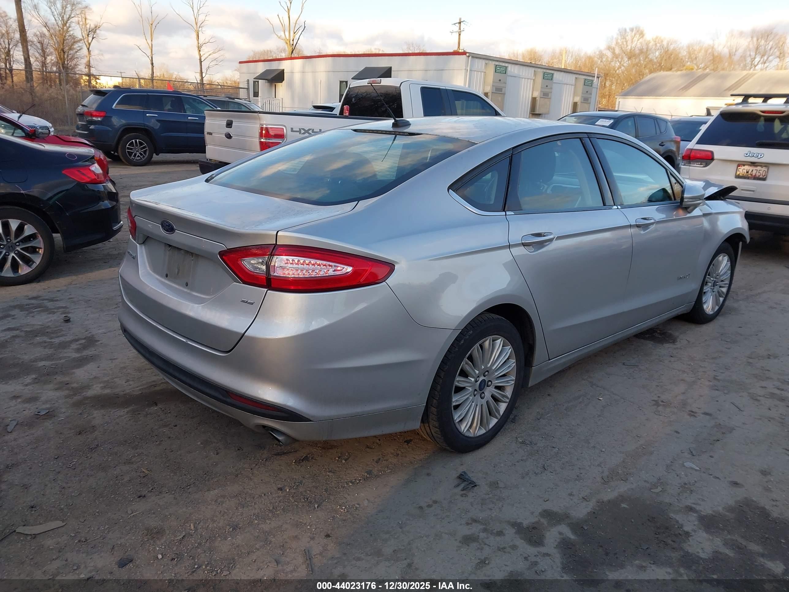 FORD FUSION image 4