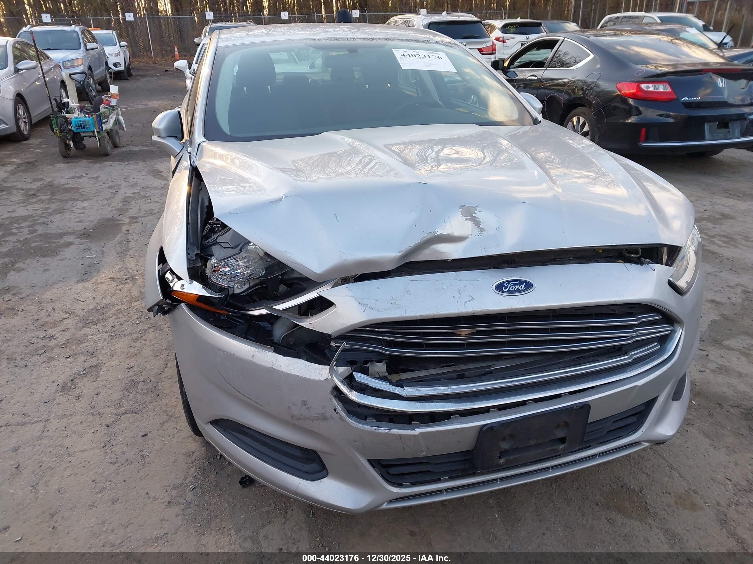 FORD FUSION image 6