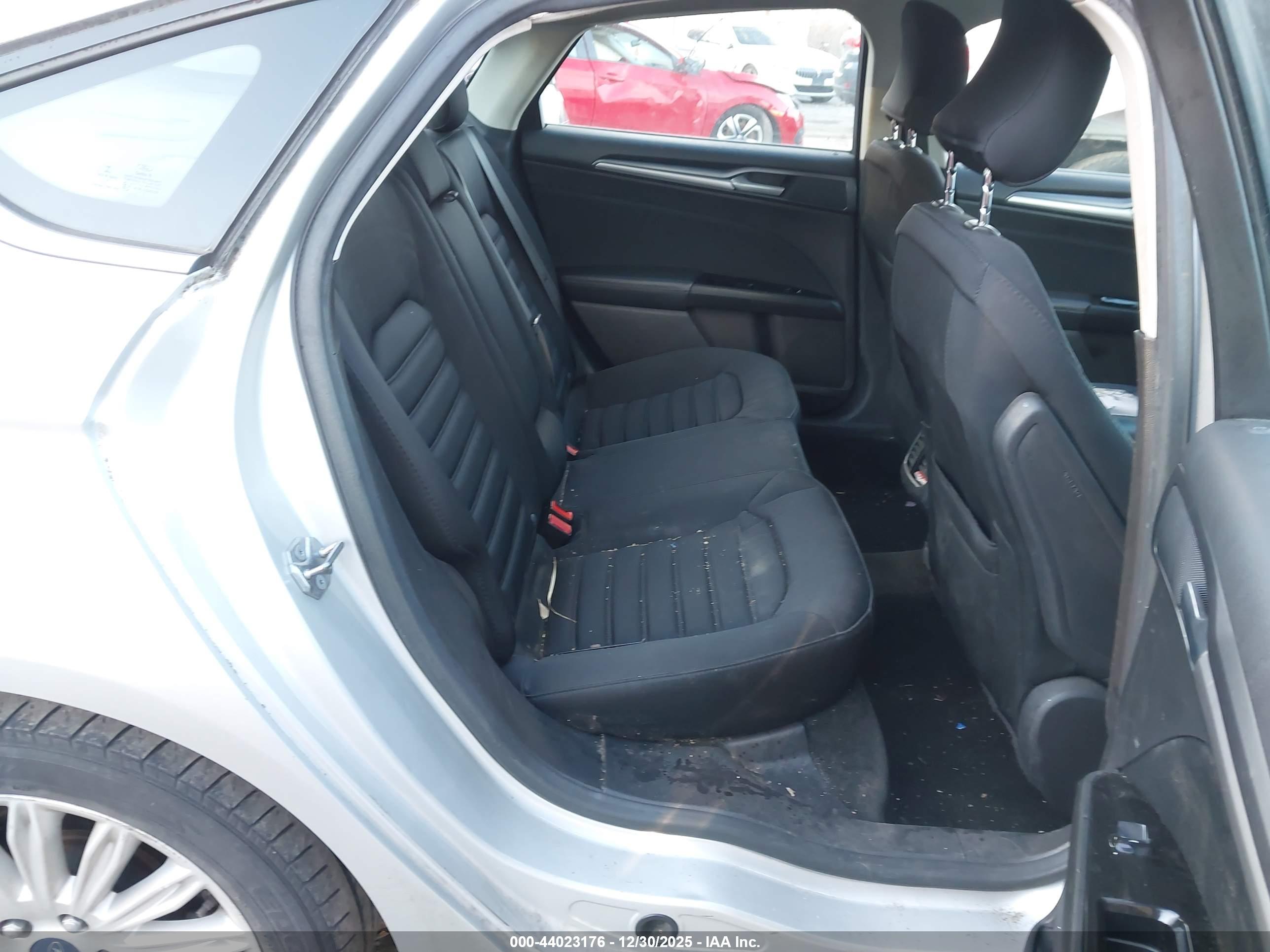 FORD FUSION image 8