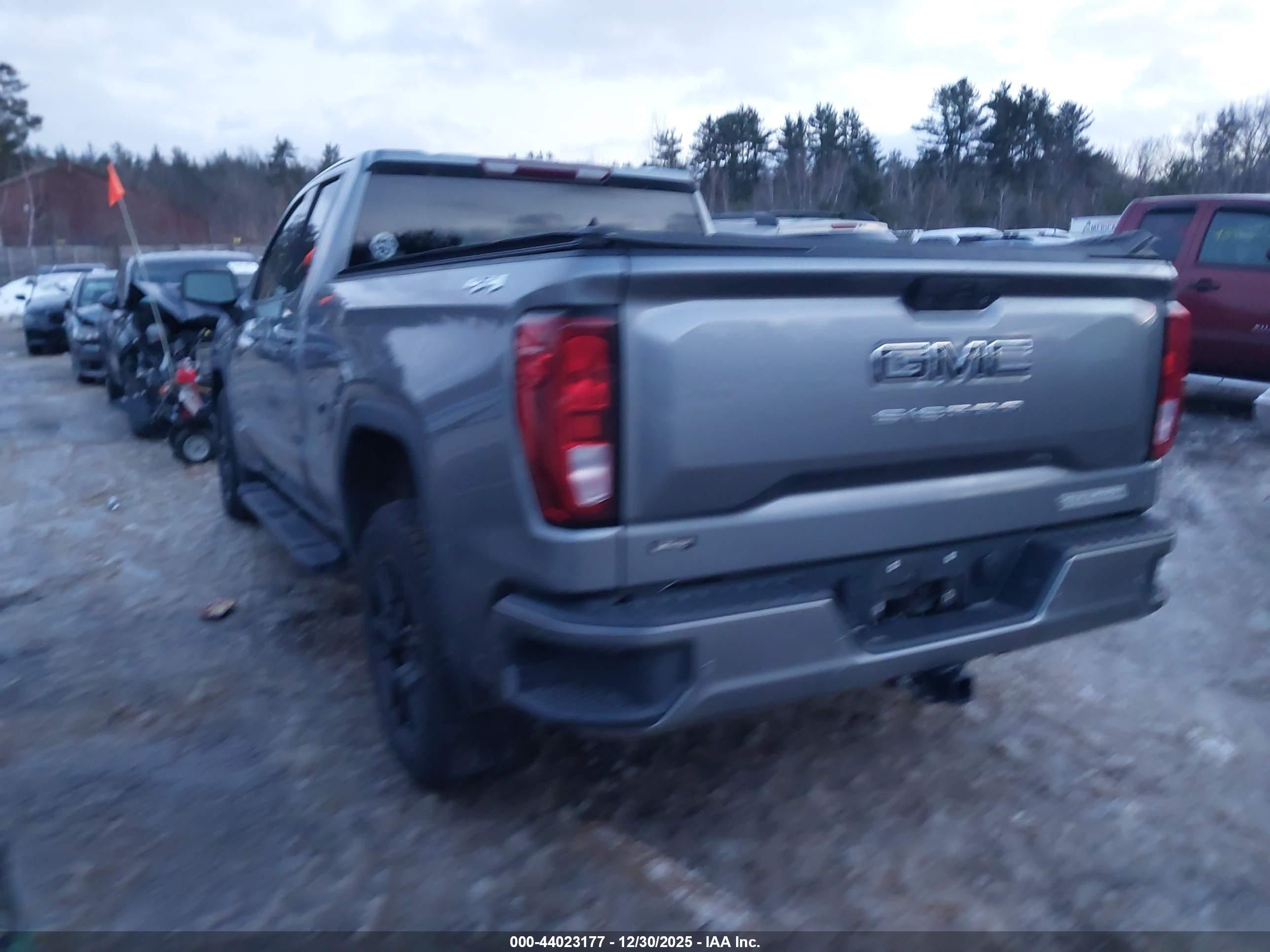 GMC SIERRA image 3