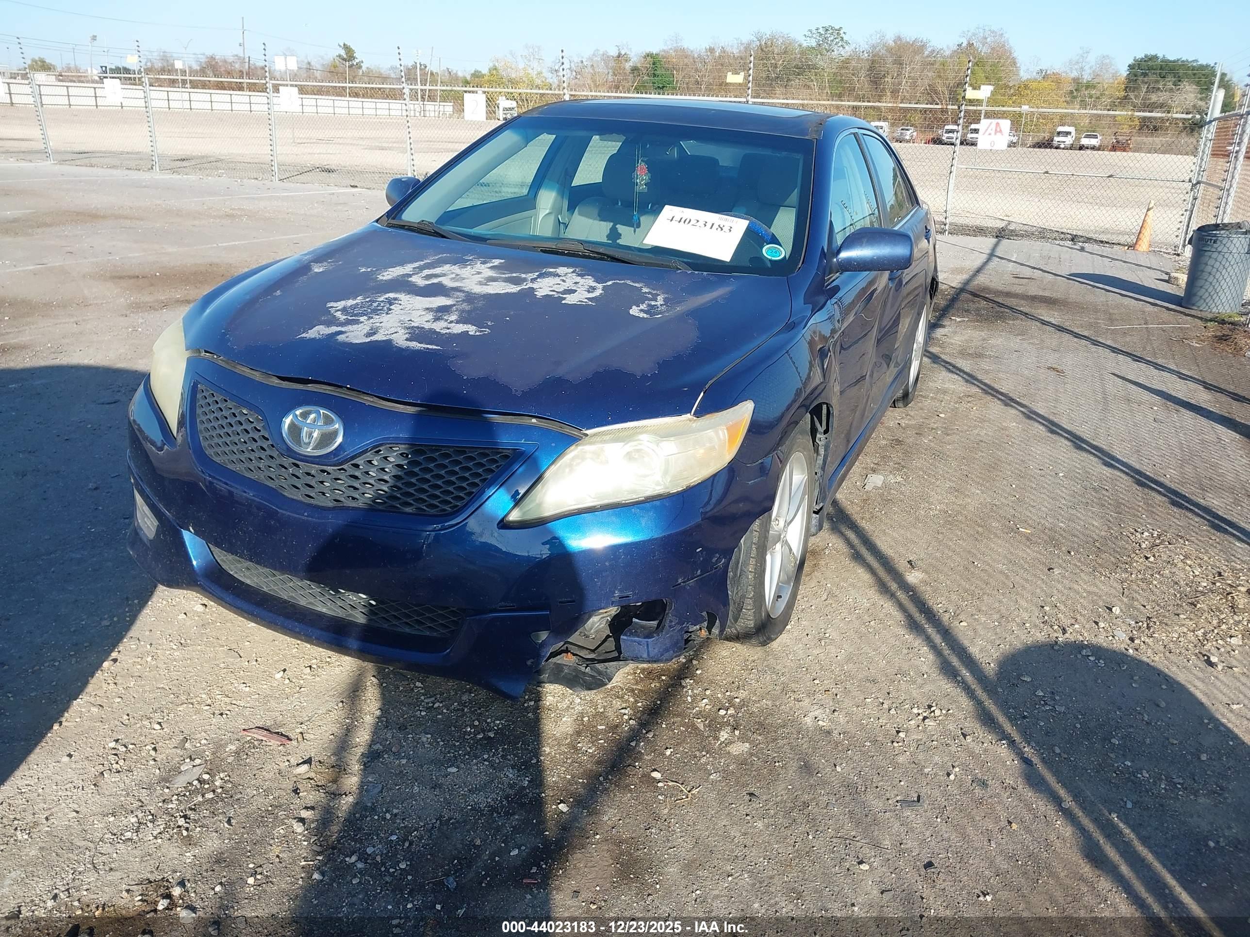 TOYOTA CAMRY image 2