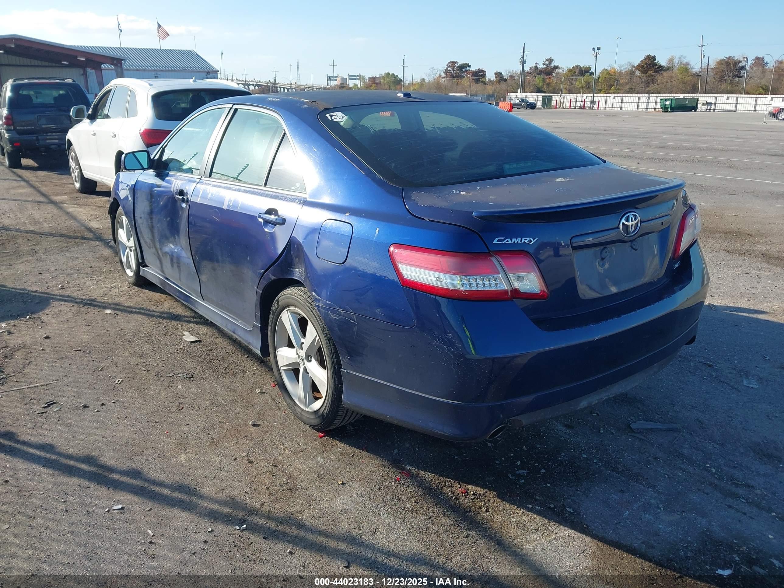 TOYOTA CAMRY image 3