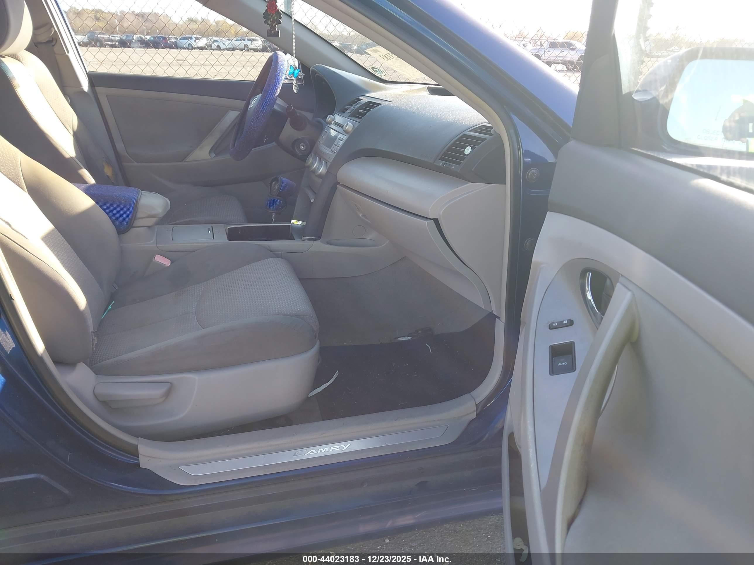 TOYOTA CAMRY image 5