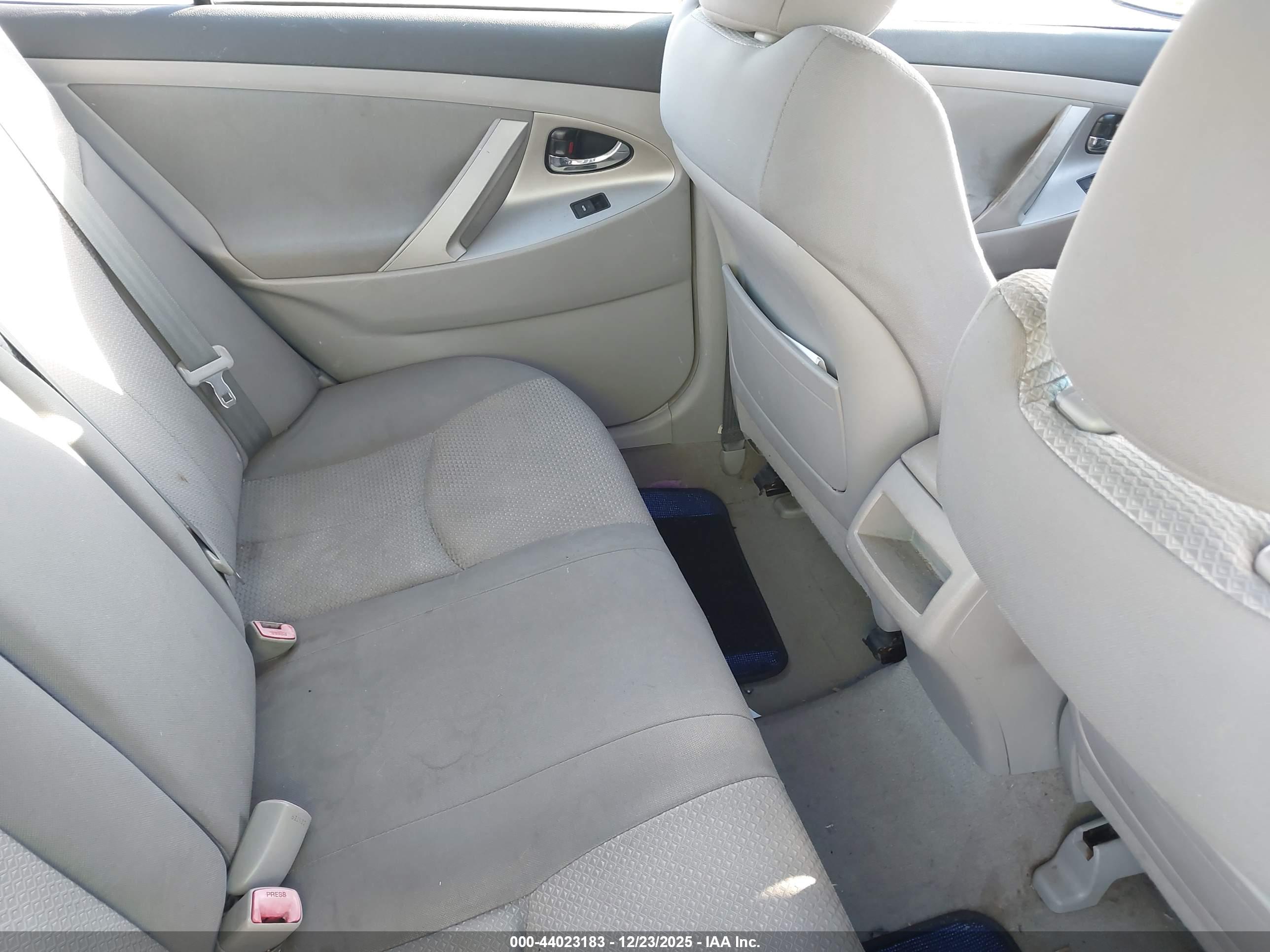 TOYOTA CAMRY image 8