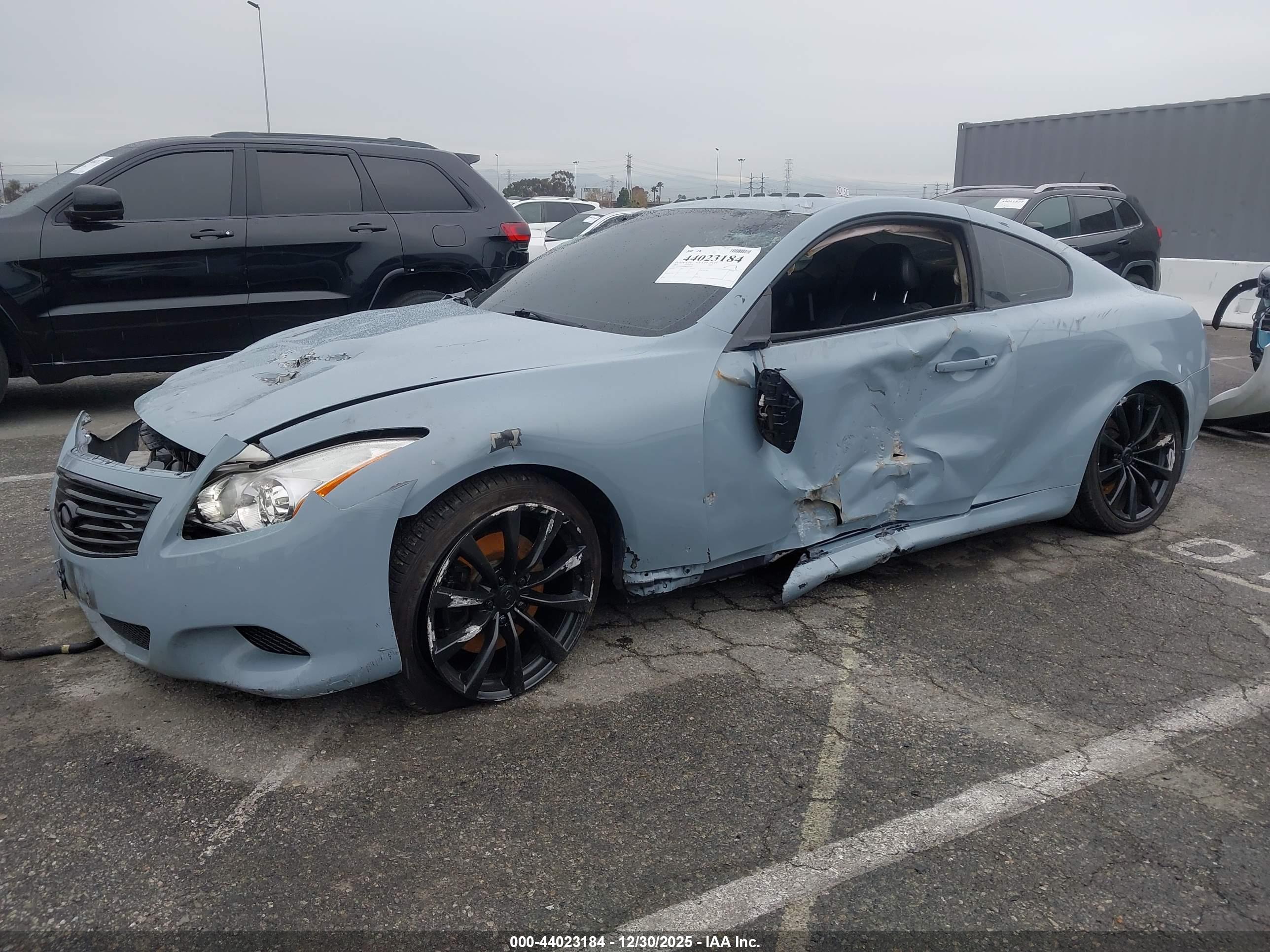 INFINITI G37 image 2
