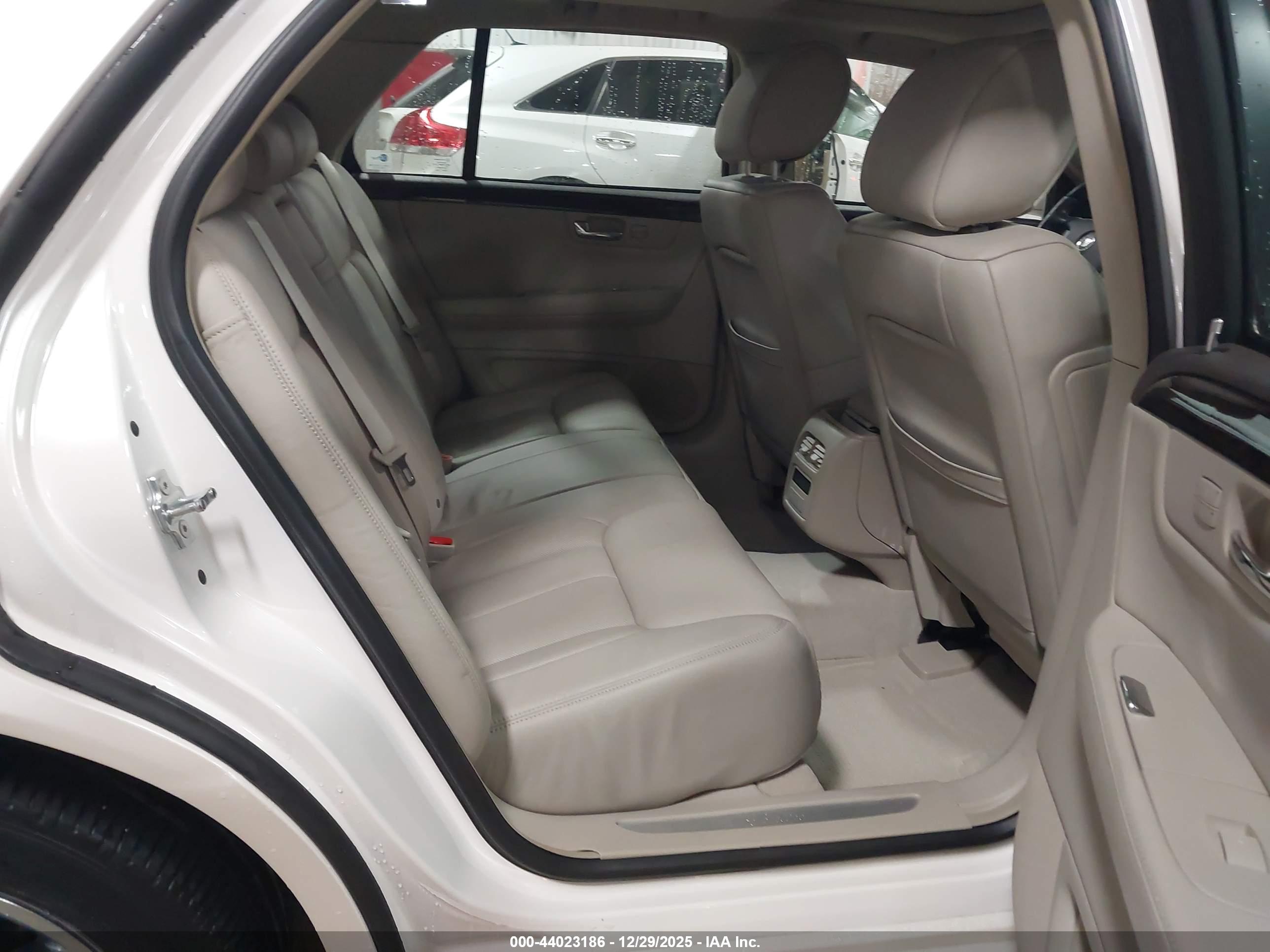 CADILLAC DTS image 8