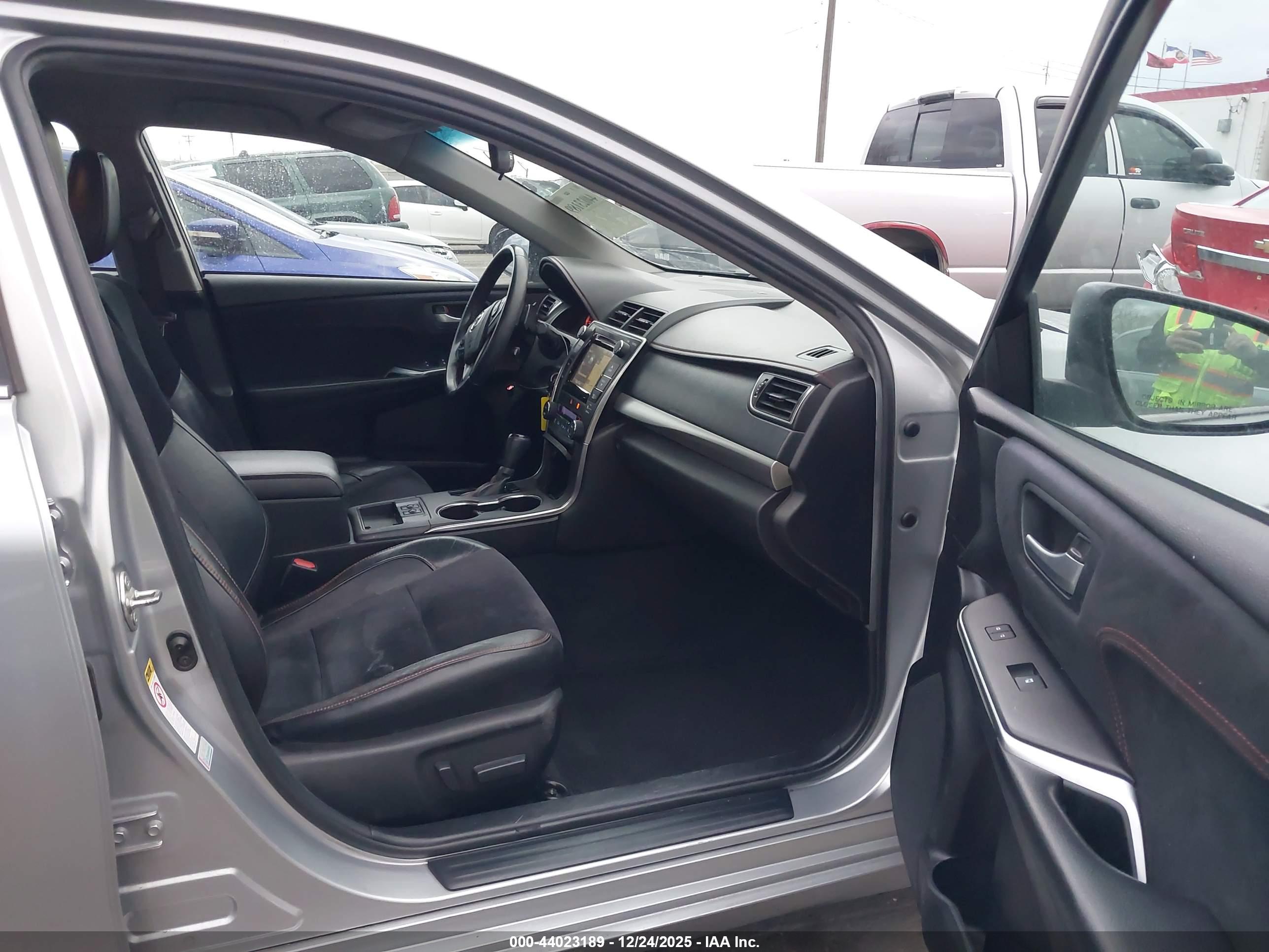 TOYOTA CAMRY image 5