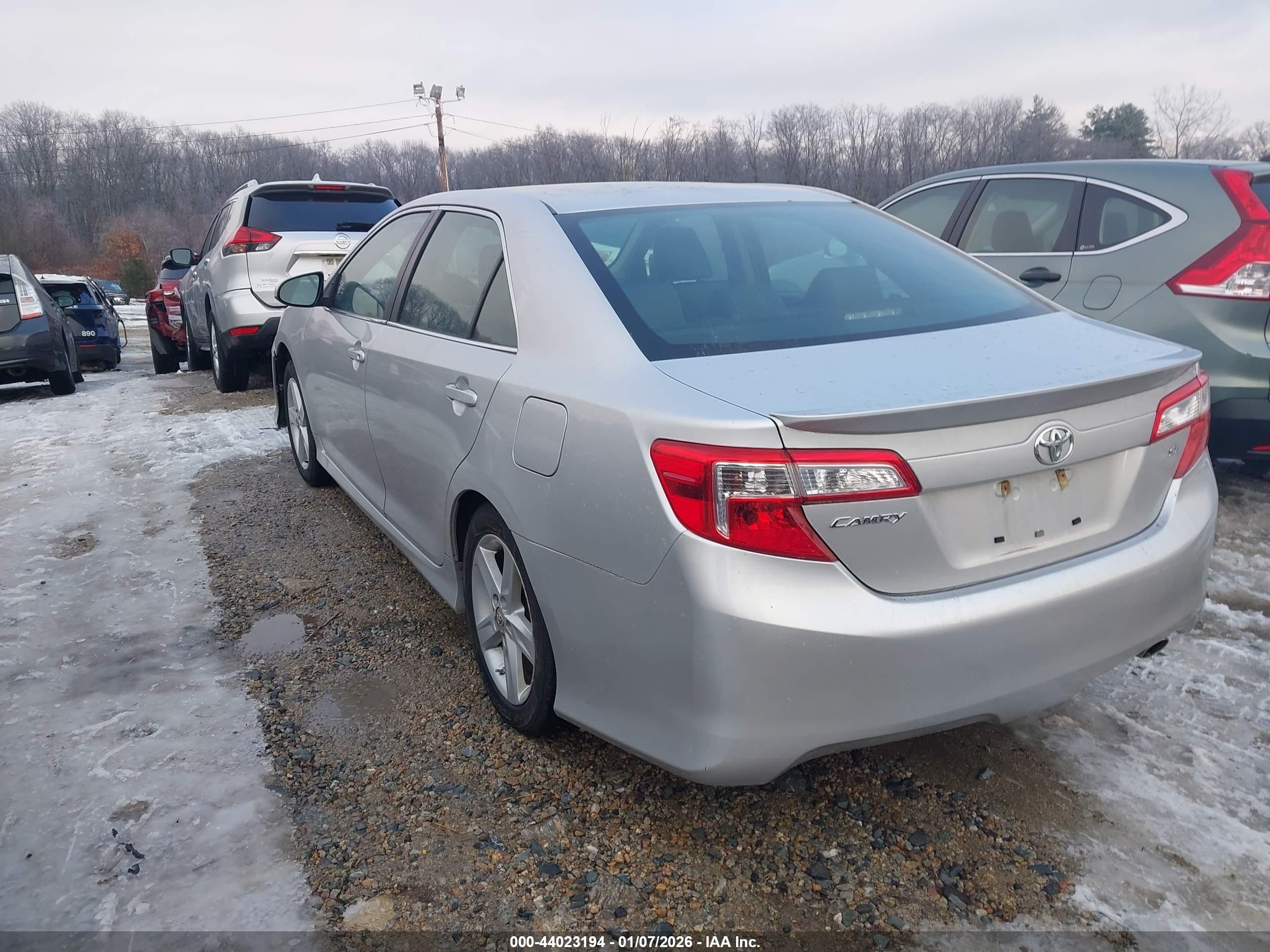 TOYOTA CAMRY image 3