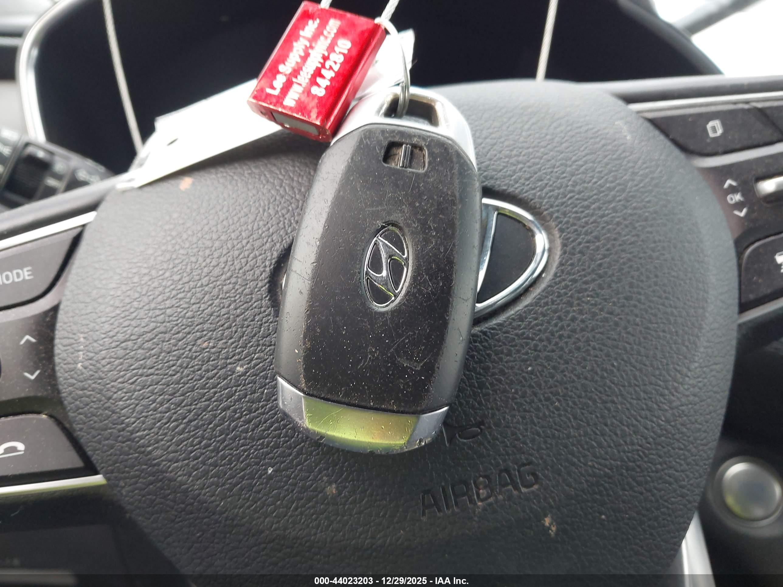 HYUNDAI SANTA image 11