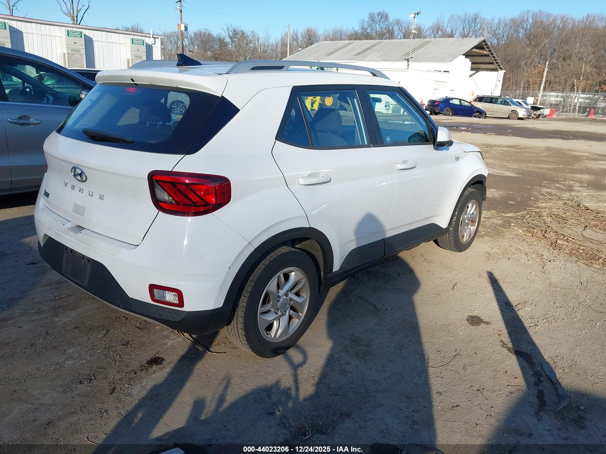 HYUNDAI VENUE image 4