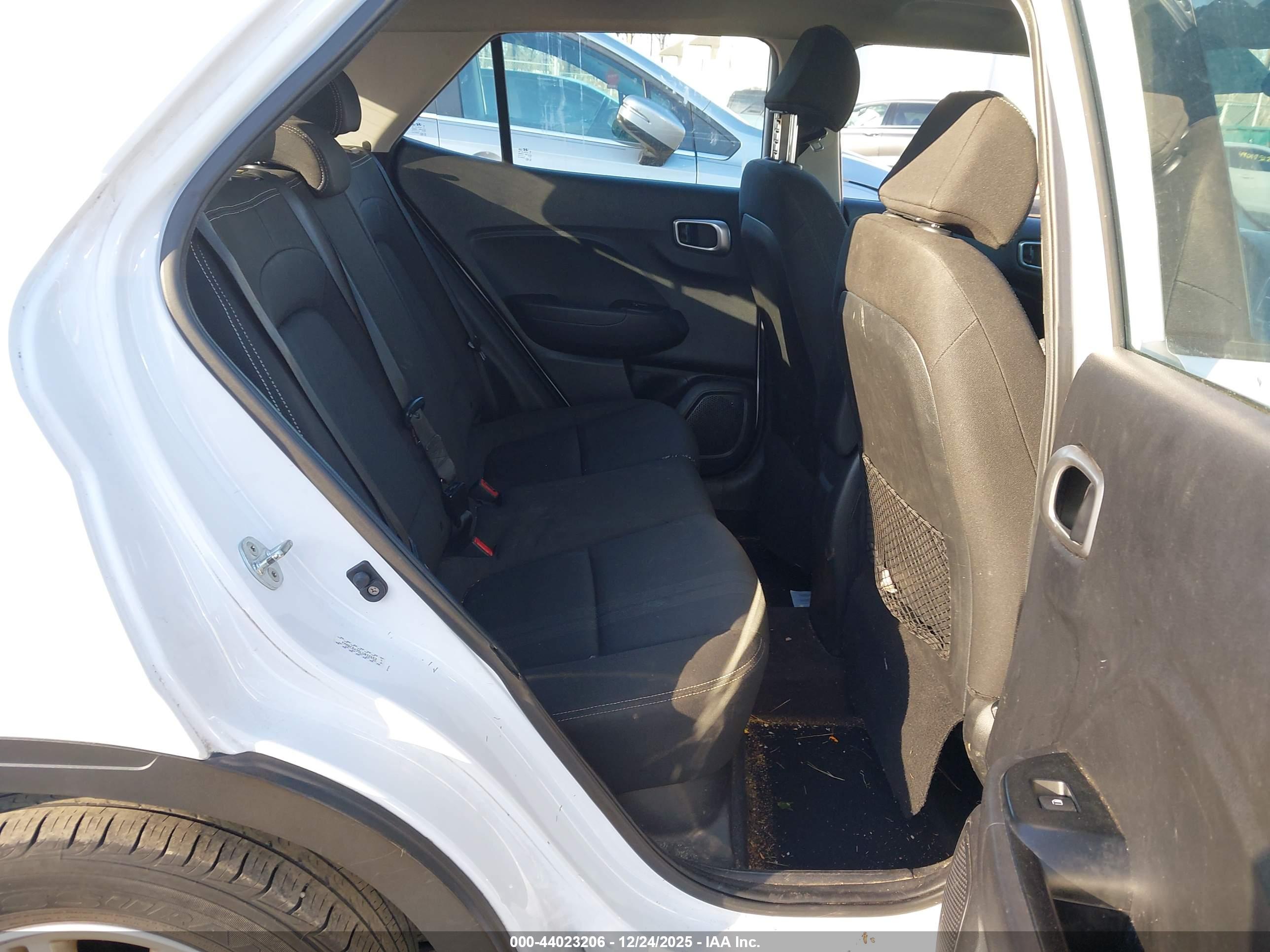 HYUNDAI VENUE image 8