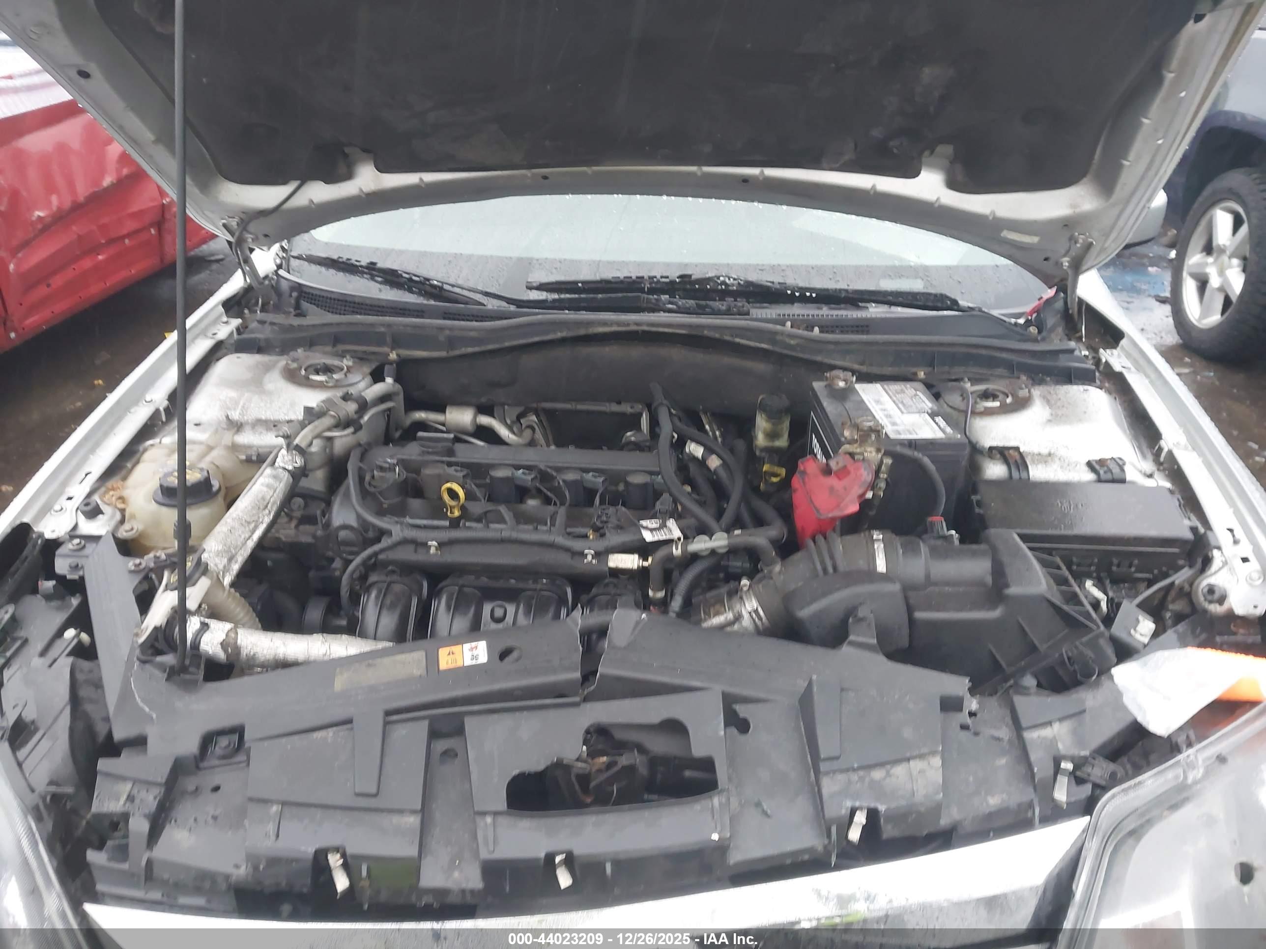 FORD FUSION image 10
