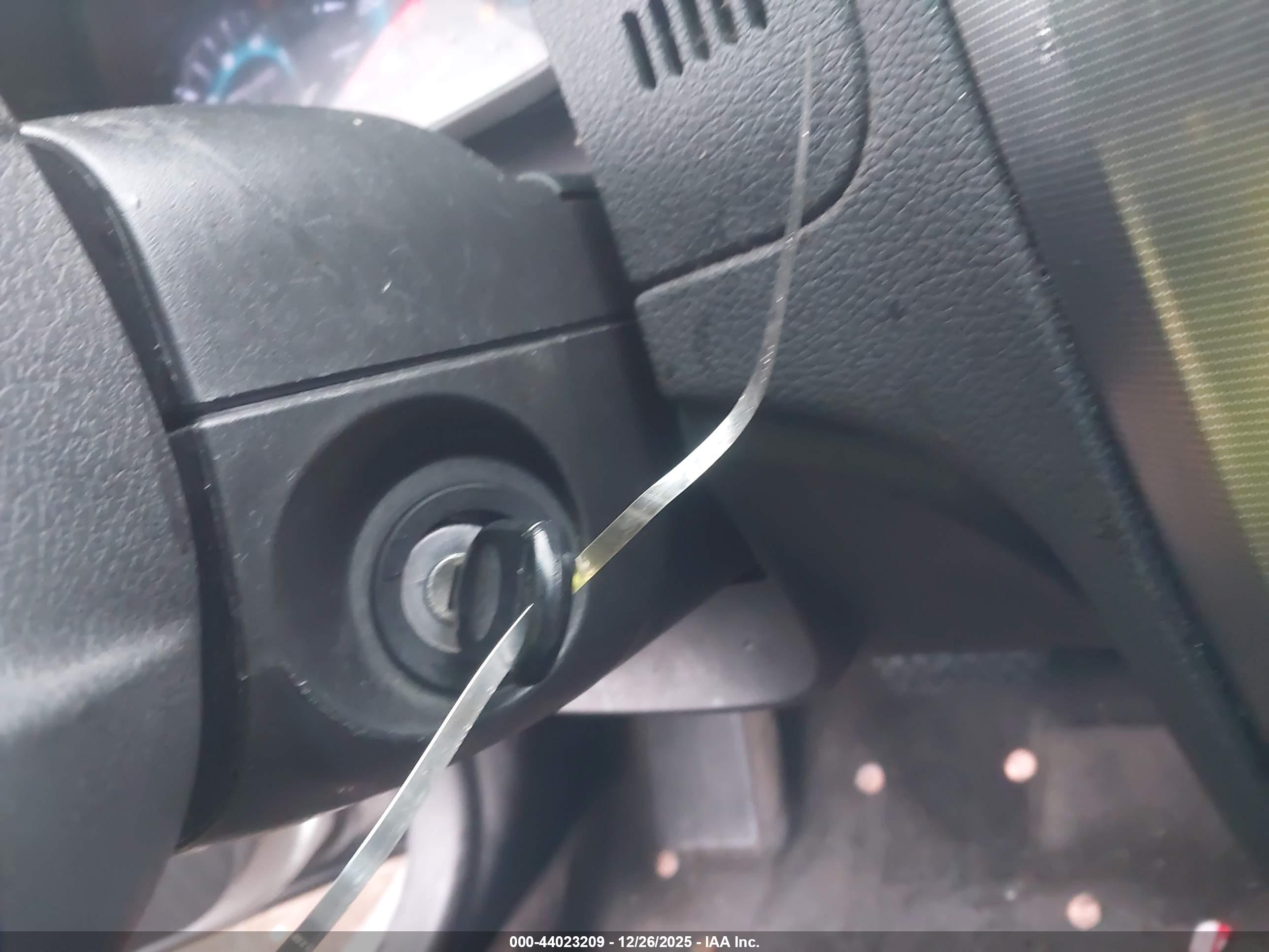 FORD FUSION image 11