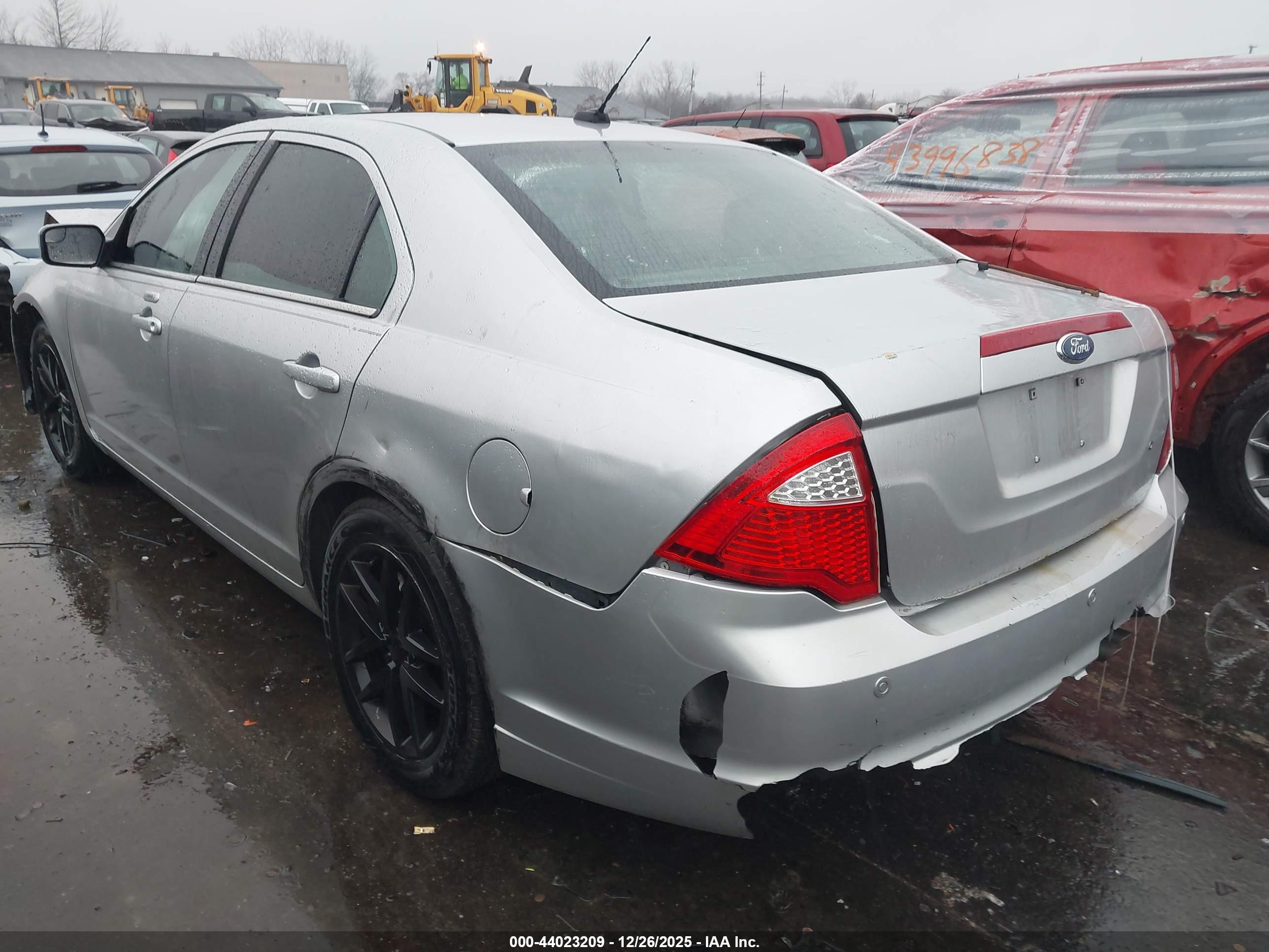 FORD FUSION image 3