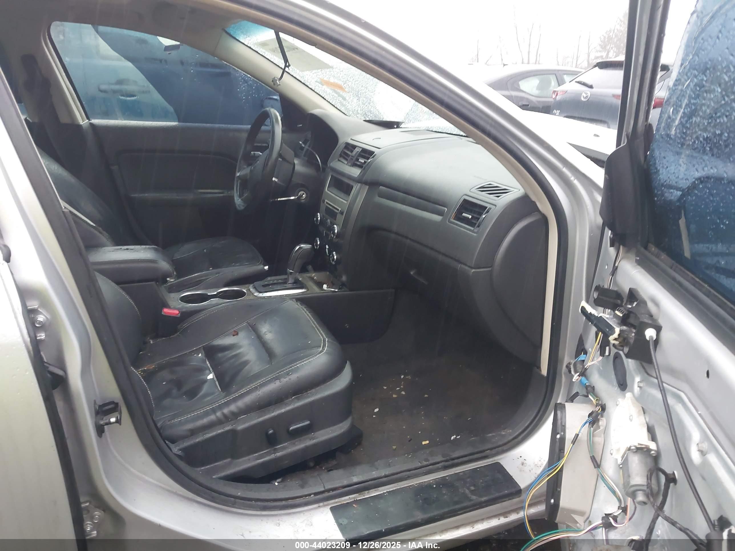 FORD FUSION image 5