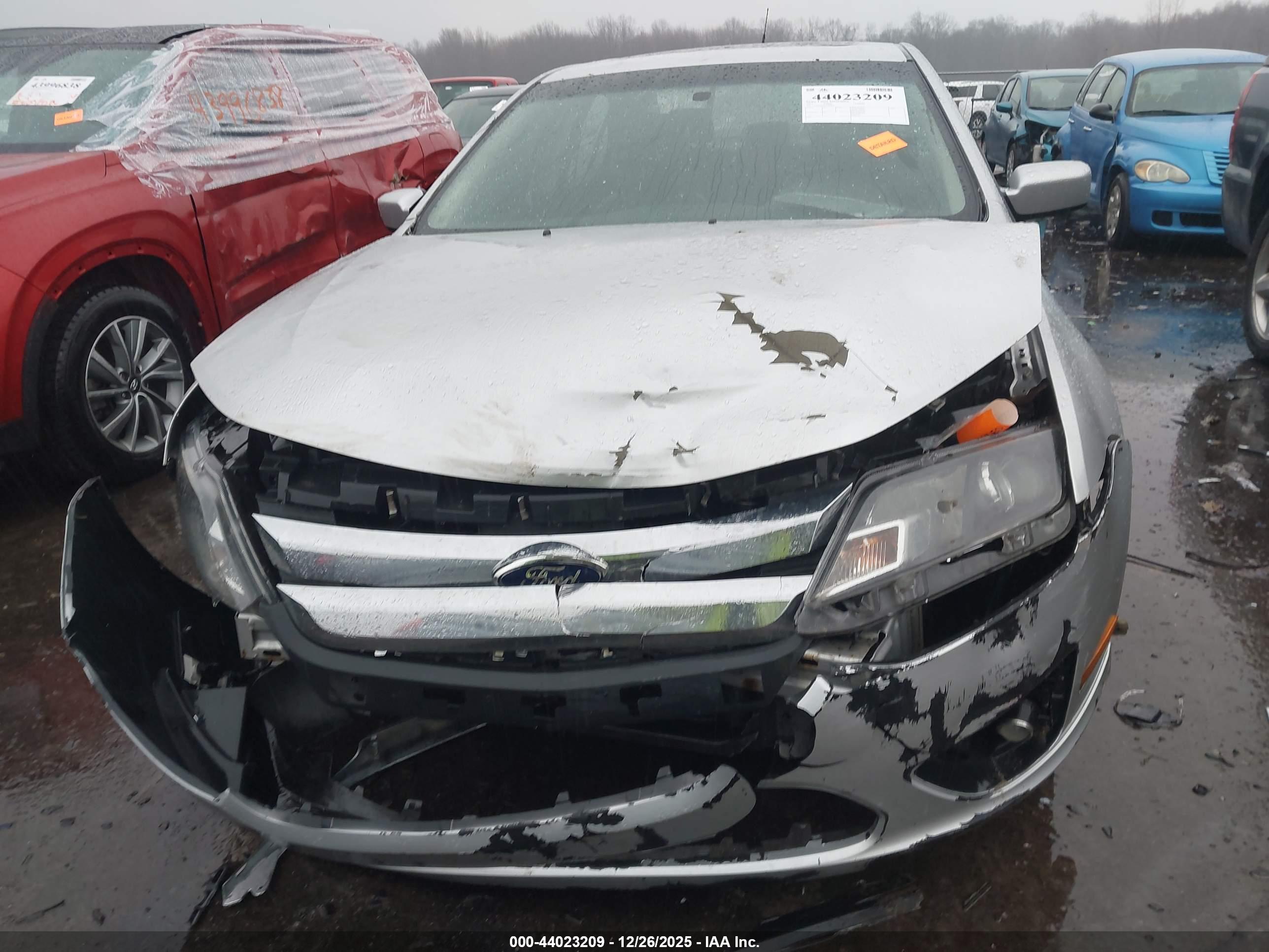 FORD FUSION image 6