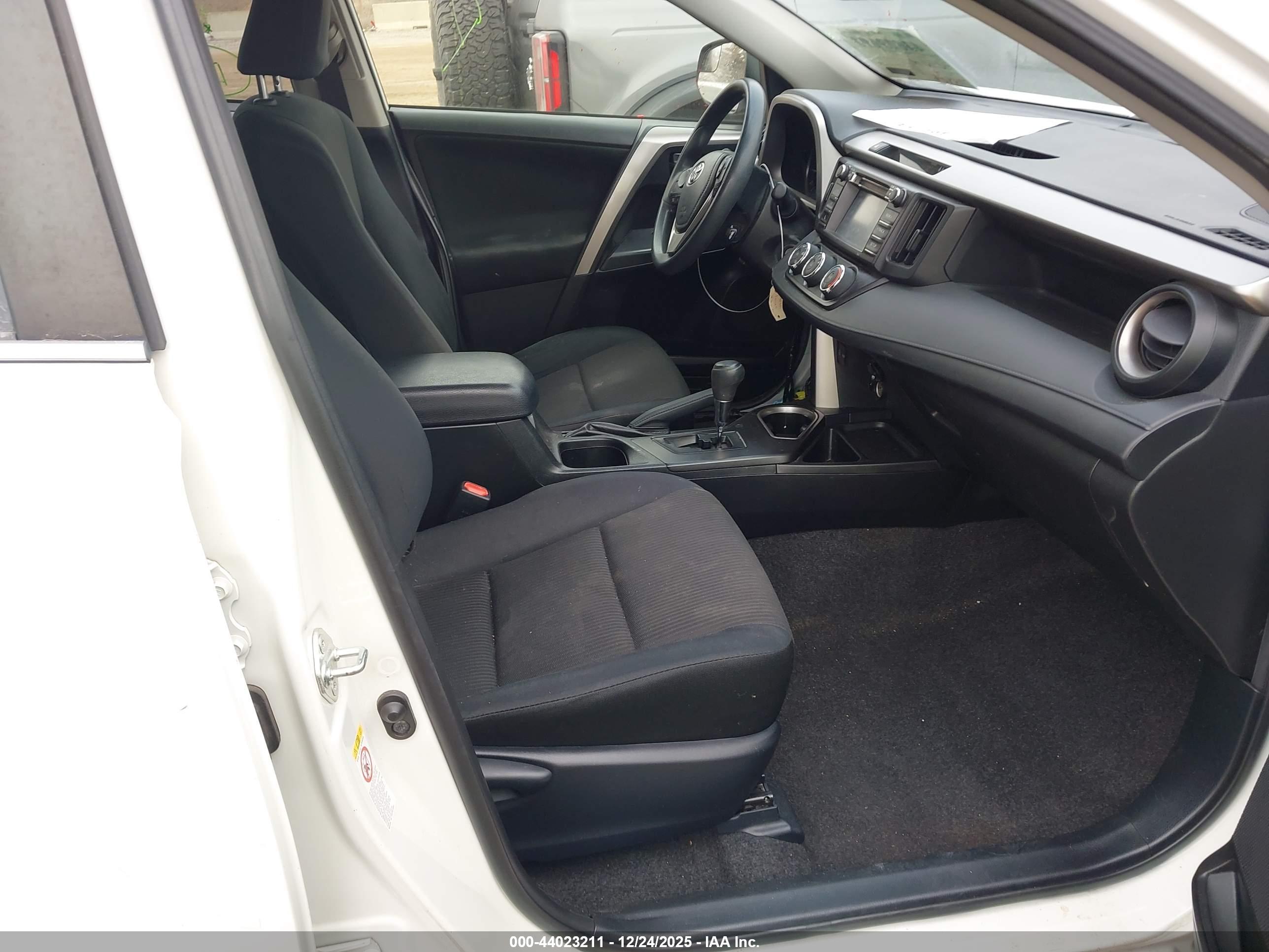 TOYOTA RAV4 image 5