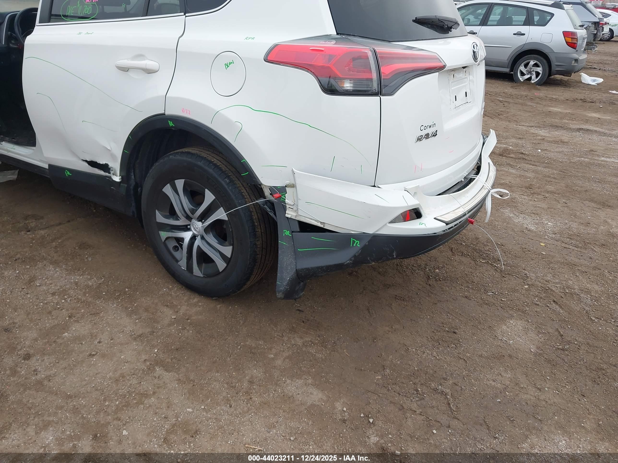 TOYOTA RAV4 image 6