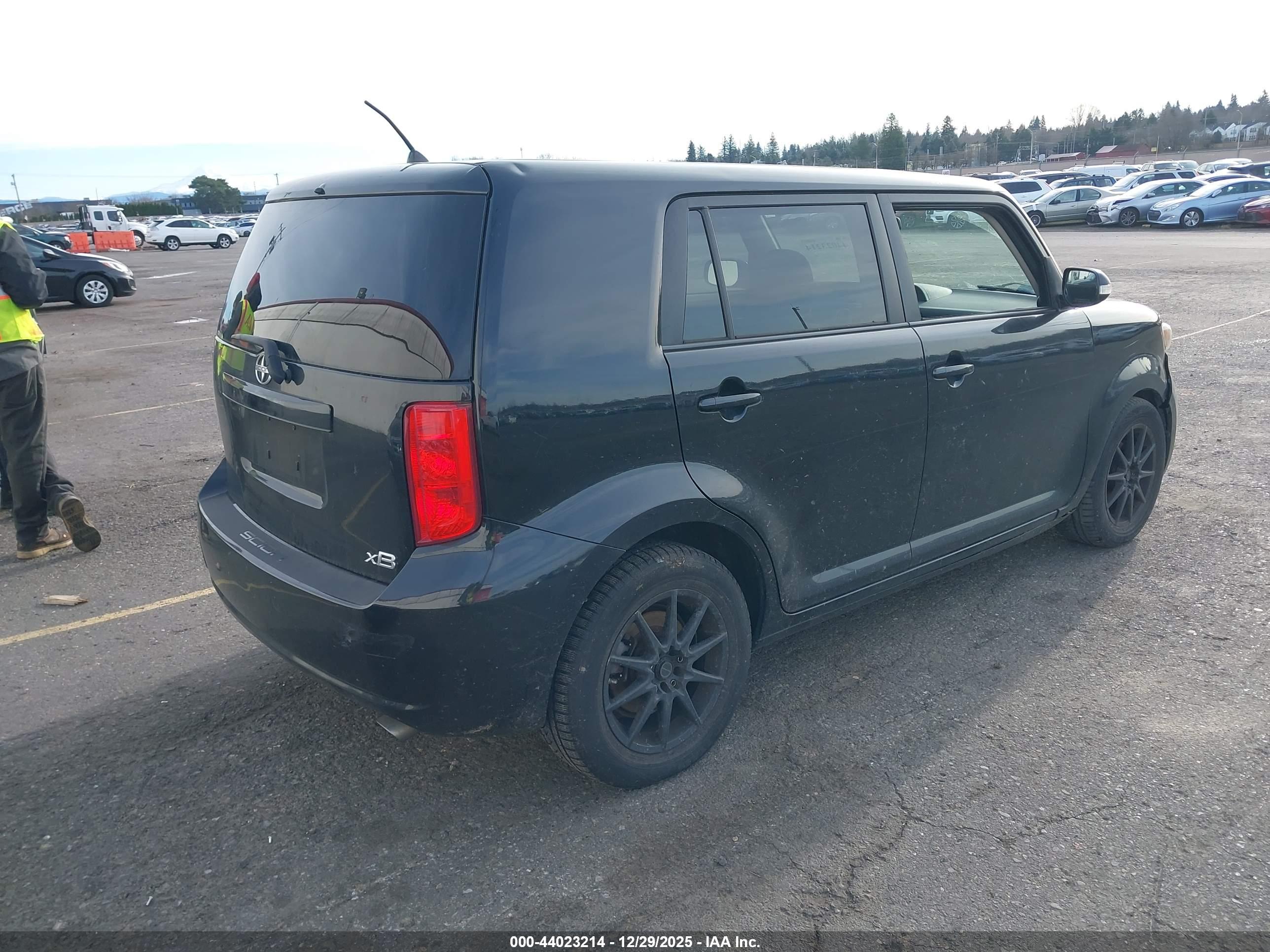 SCION XB image 4
