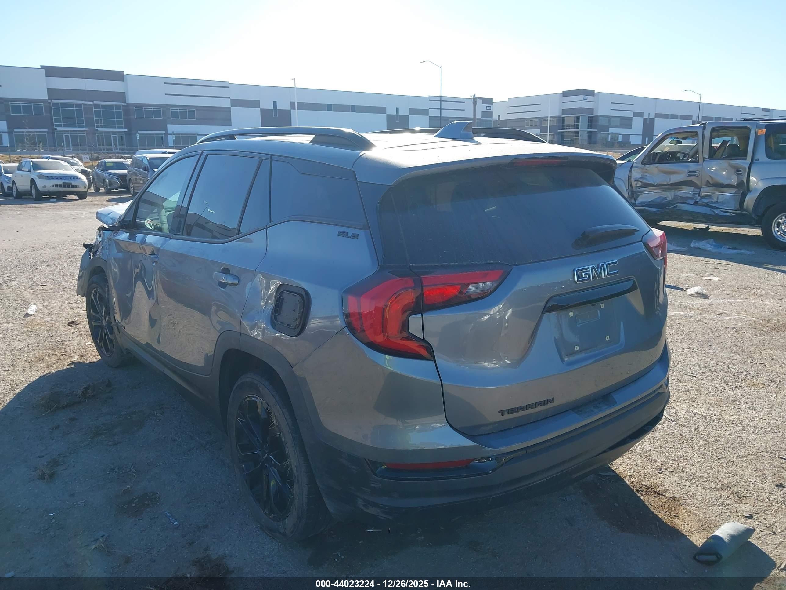 GMC TERRAIN image 3