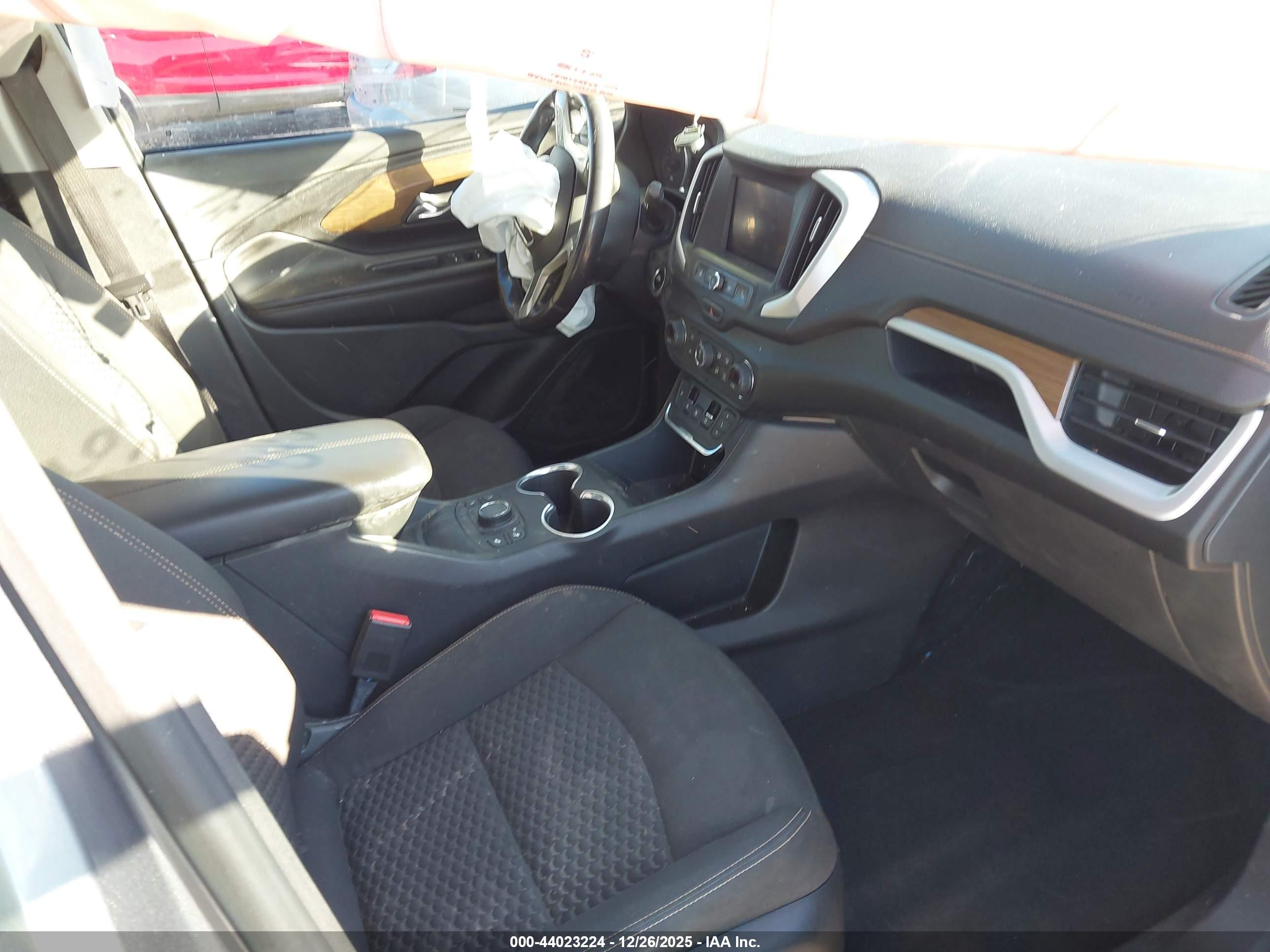GMC TERRAIN image 5
