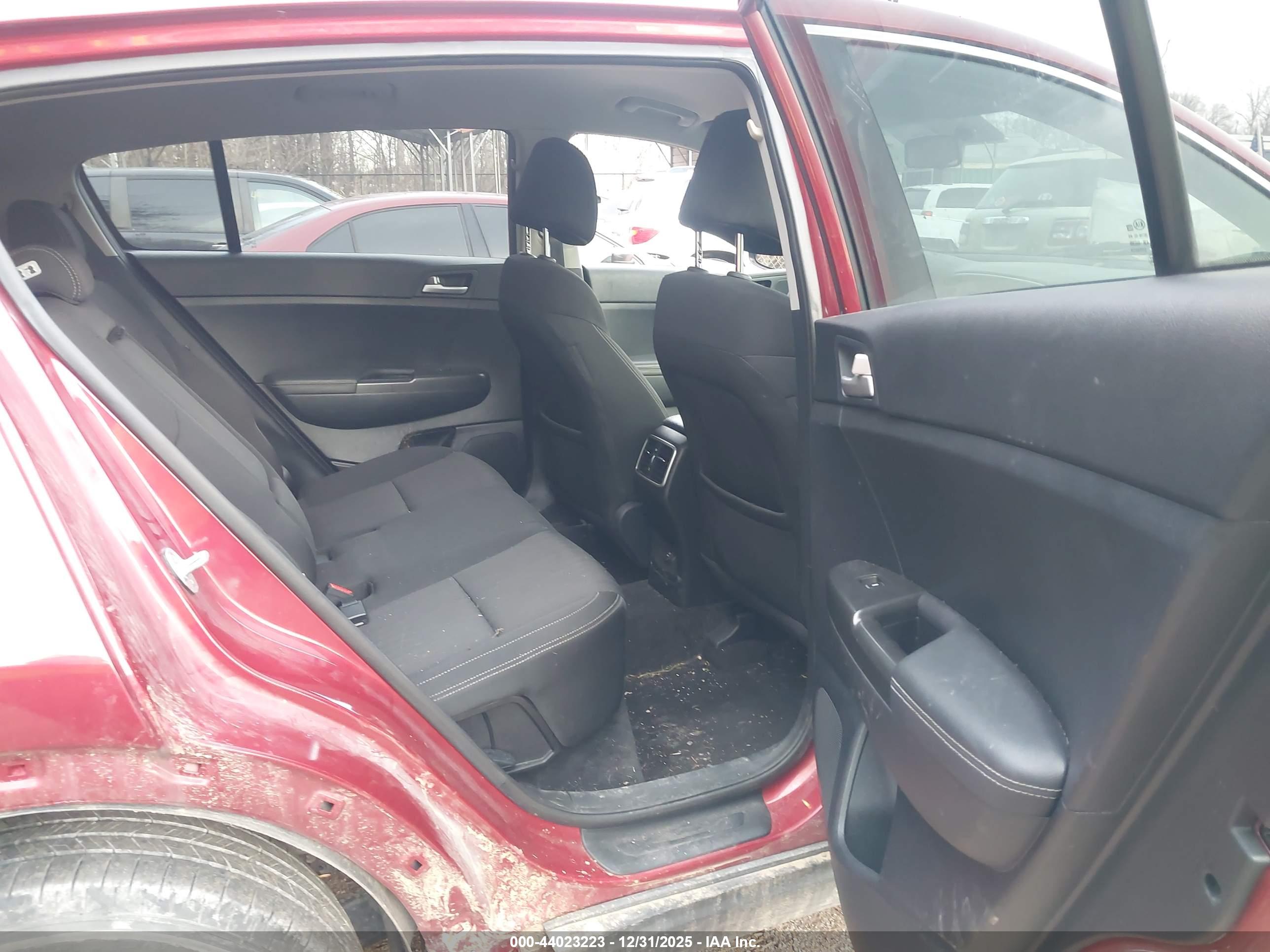 KIA SPORTAGE image 8