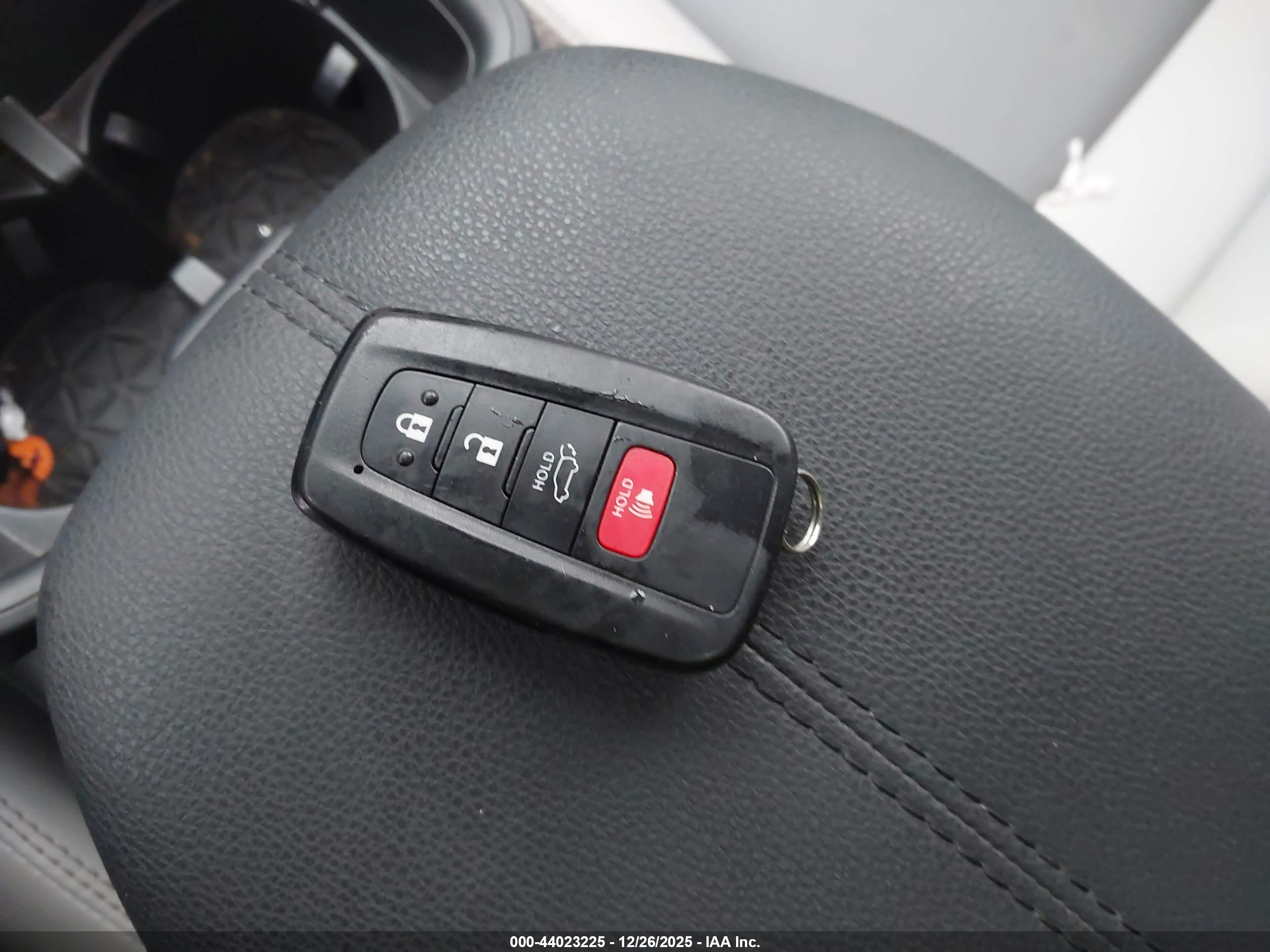 TOYOTA RAV4 image 11