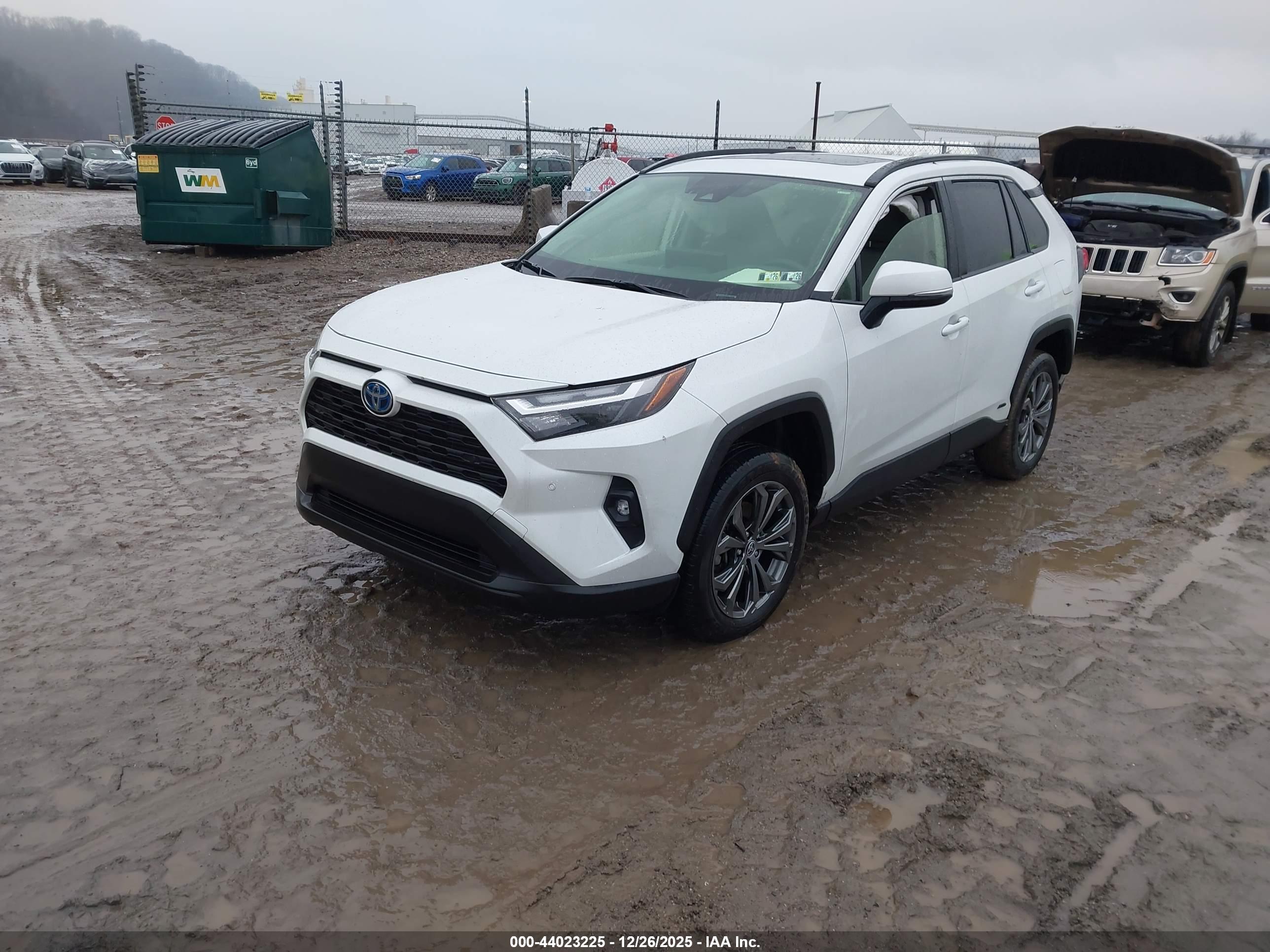 TOYOTA RAV4 image 2