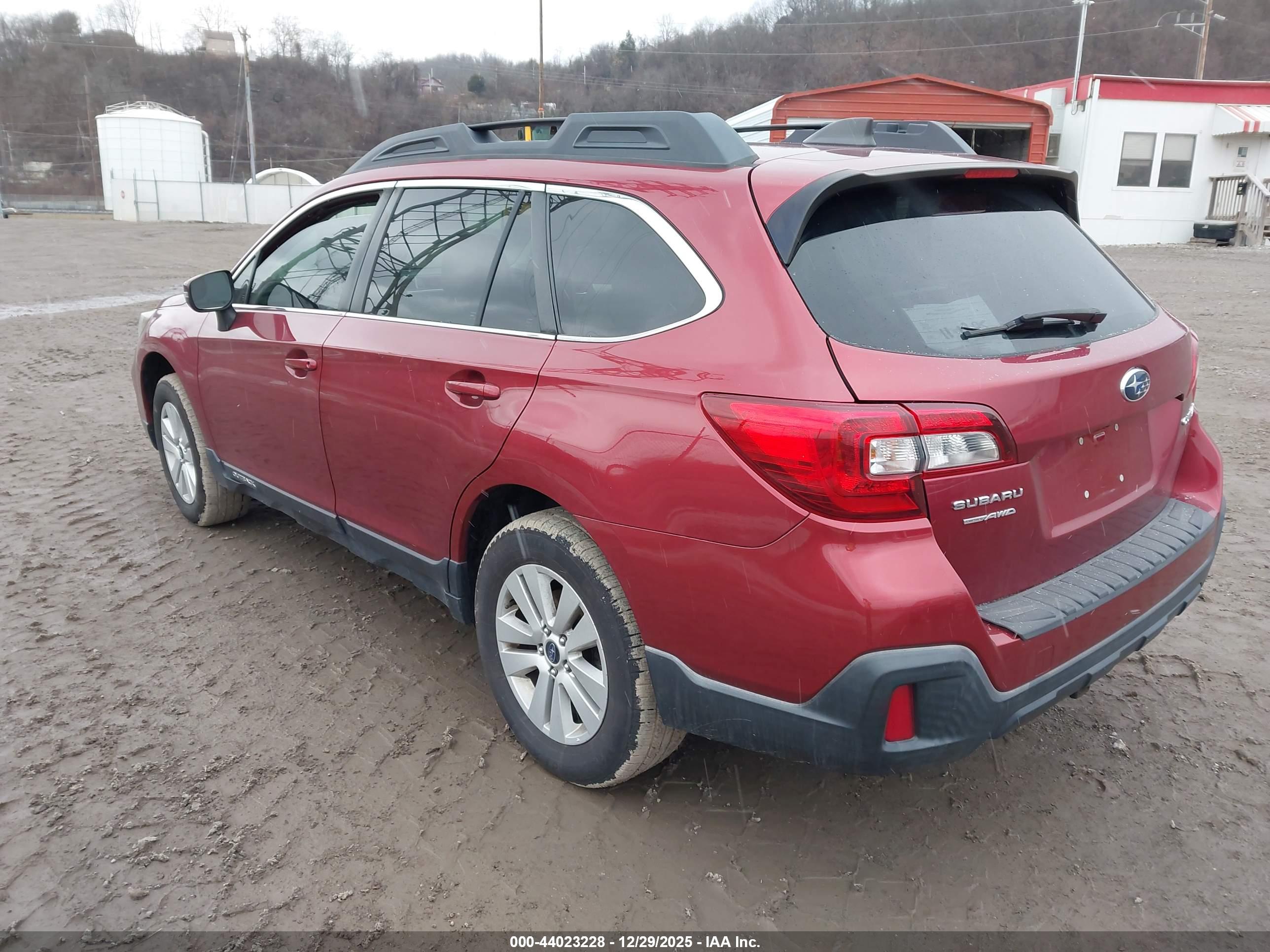 SUBARU OUTBACK image 3