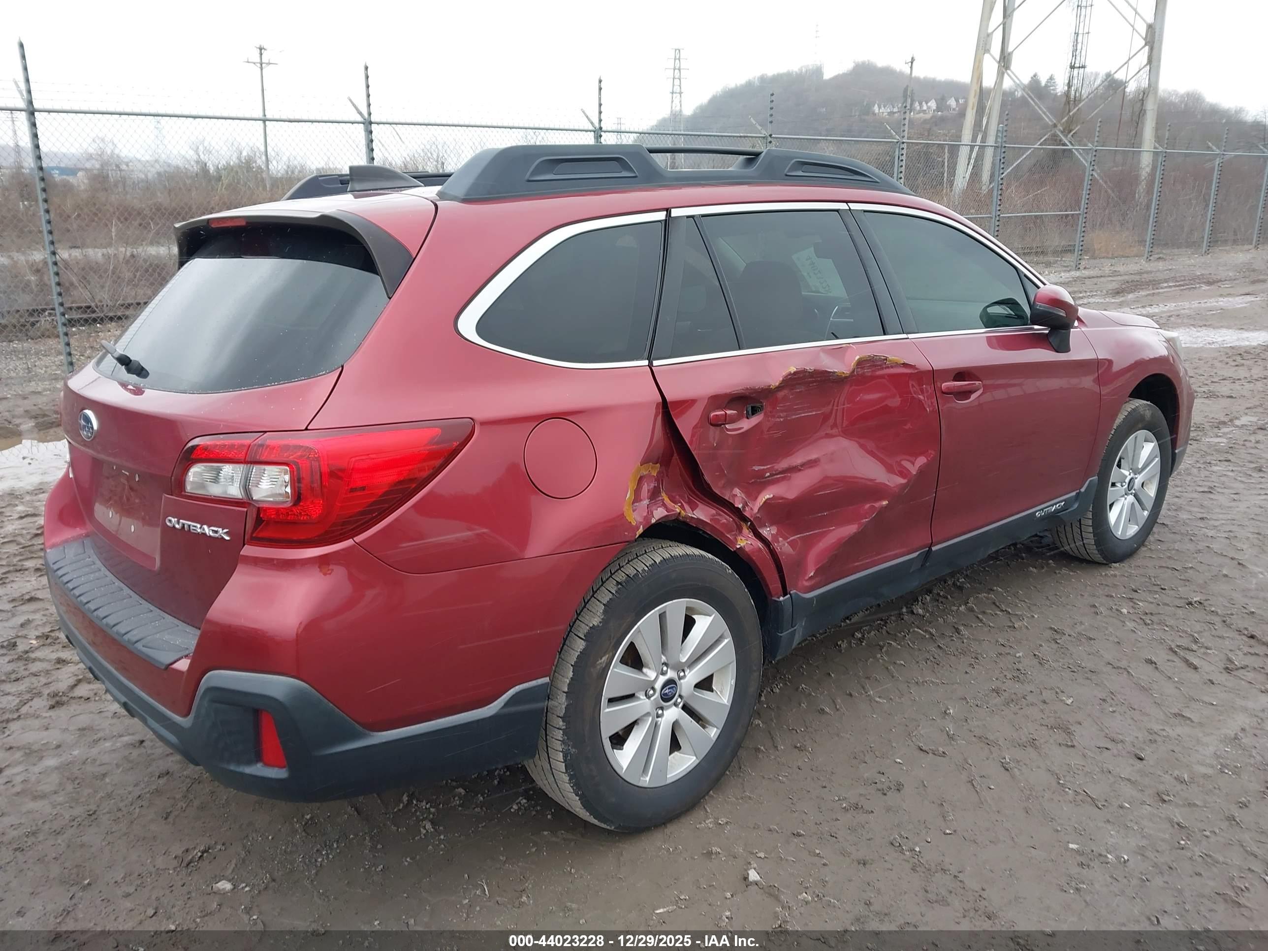 SUBARU OUTBACK image 4
