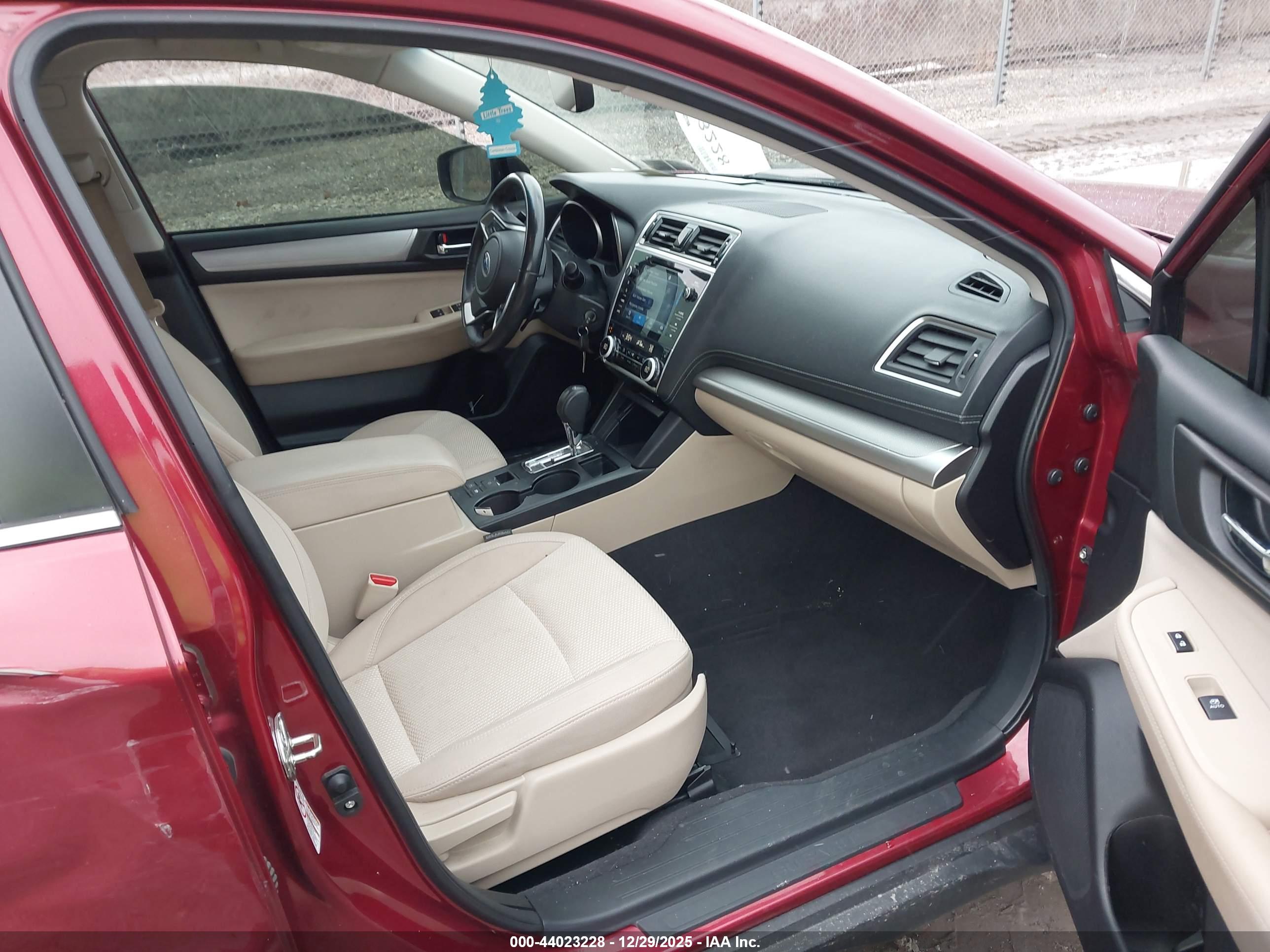 SUBARU OUTBACK image 5