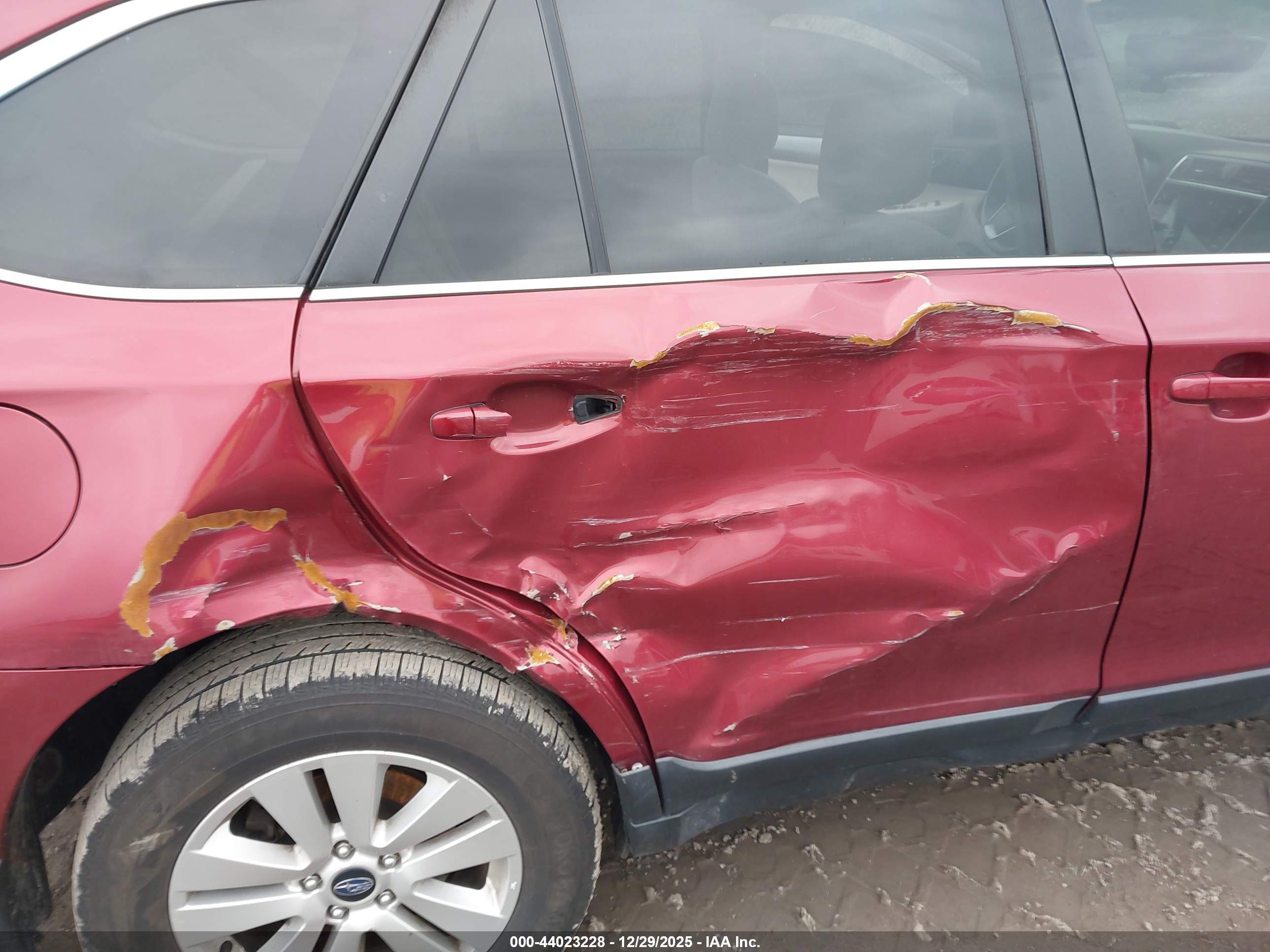SUBARU OUTBACK image 6