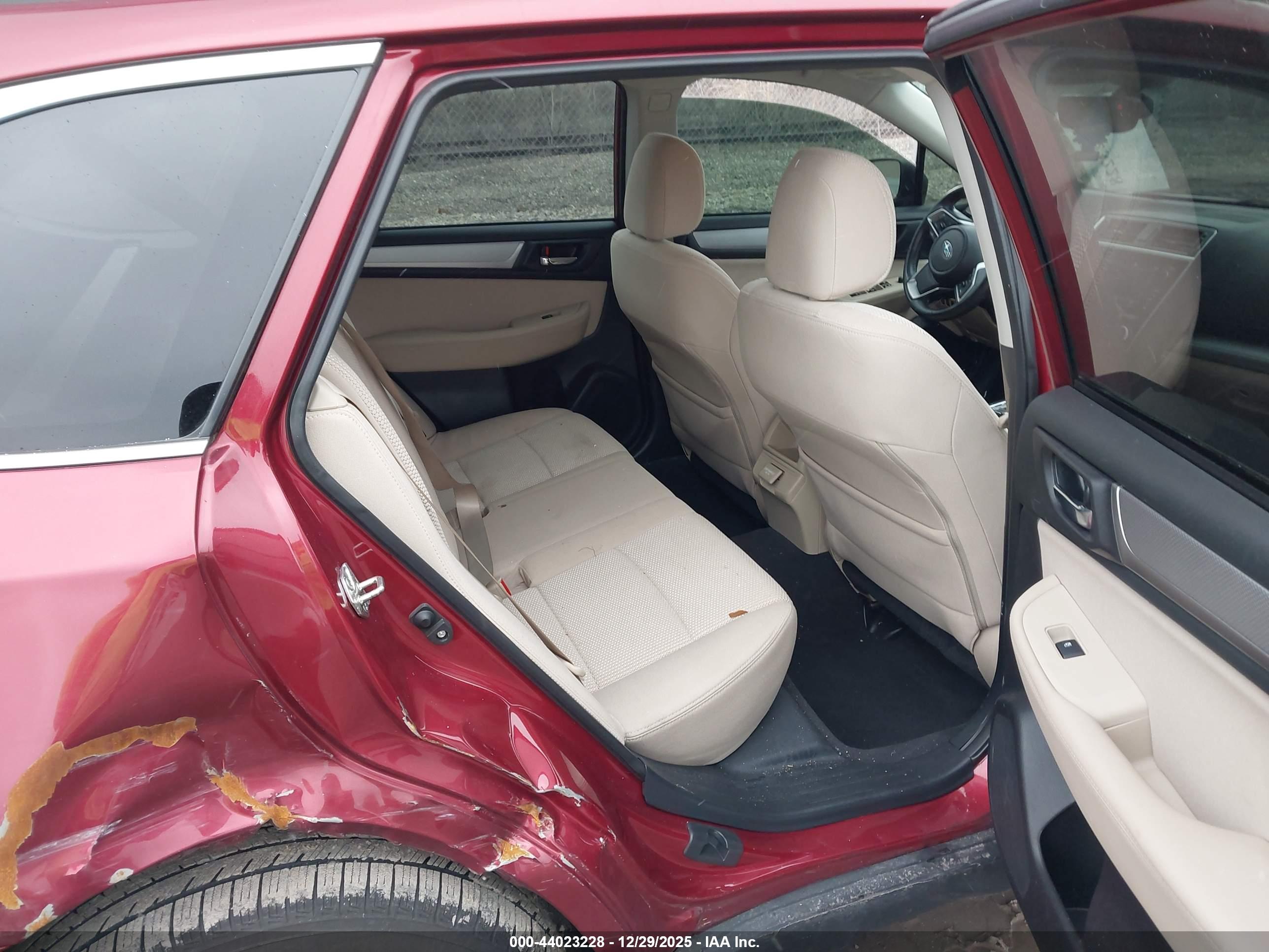 SUBARU OUTBACK image 8