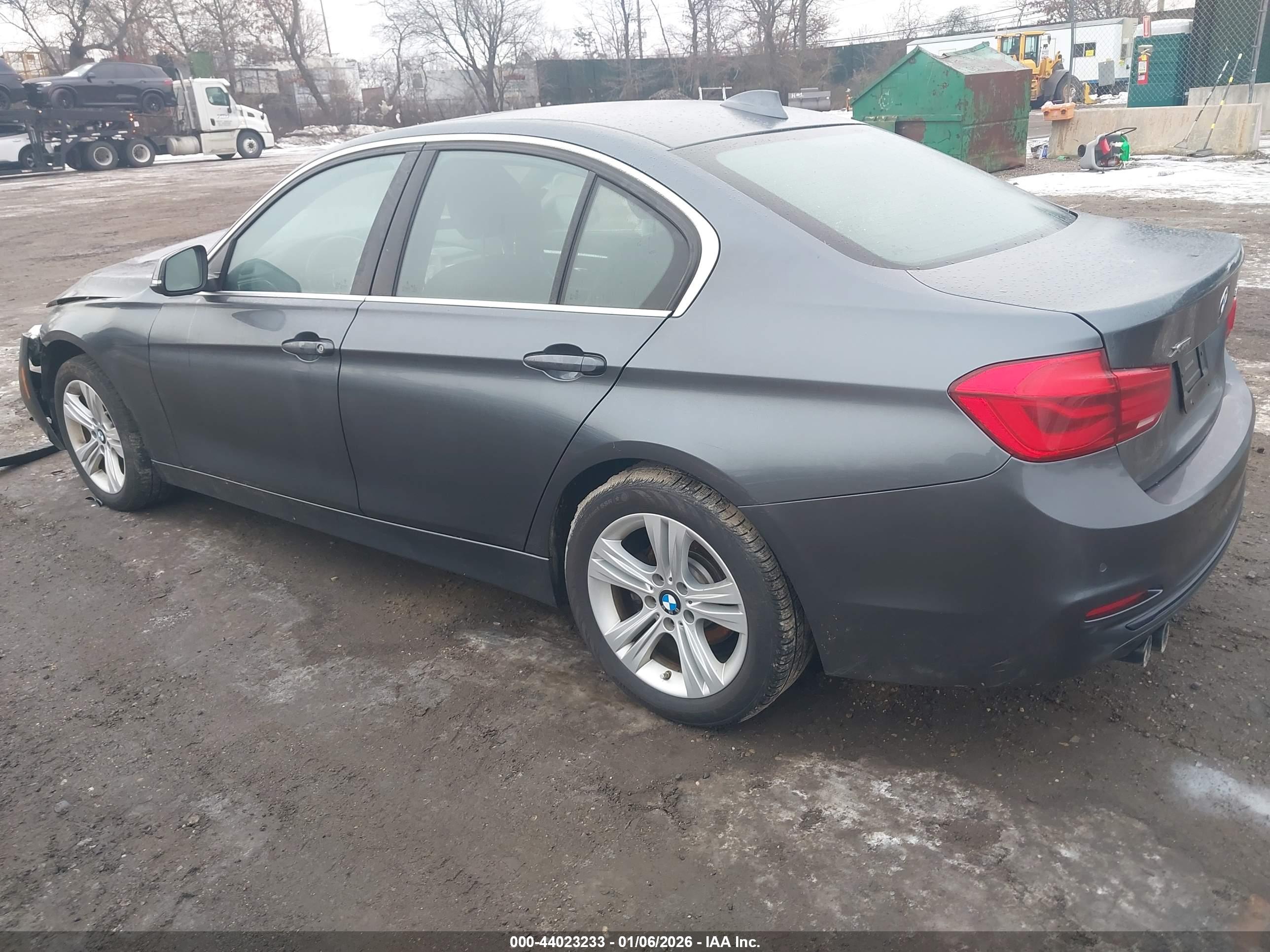 BMW 330I image 3