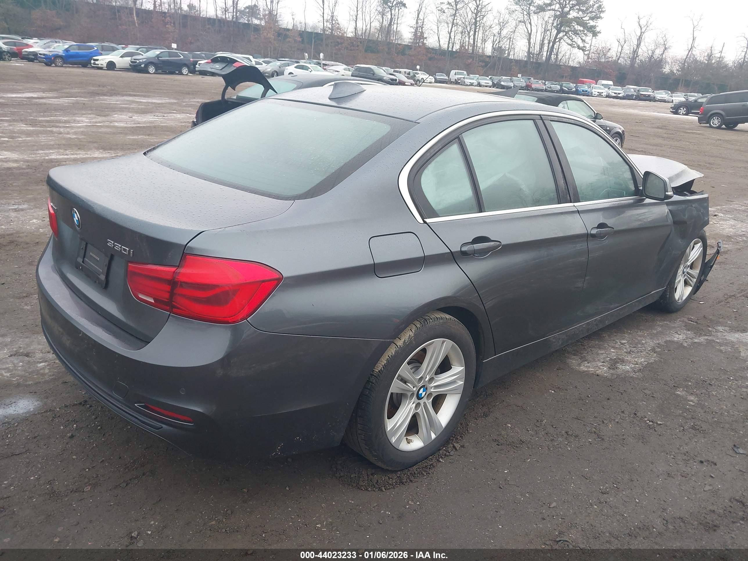 BMW 330I image 4