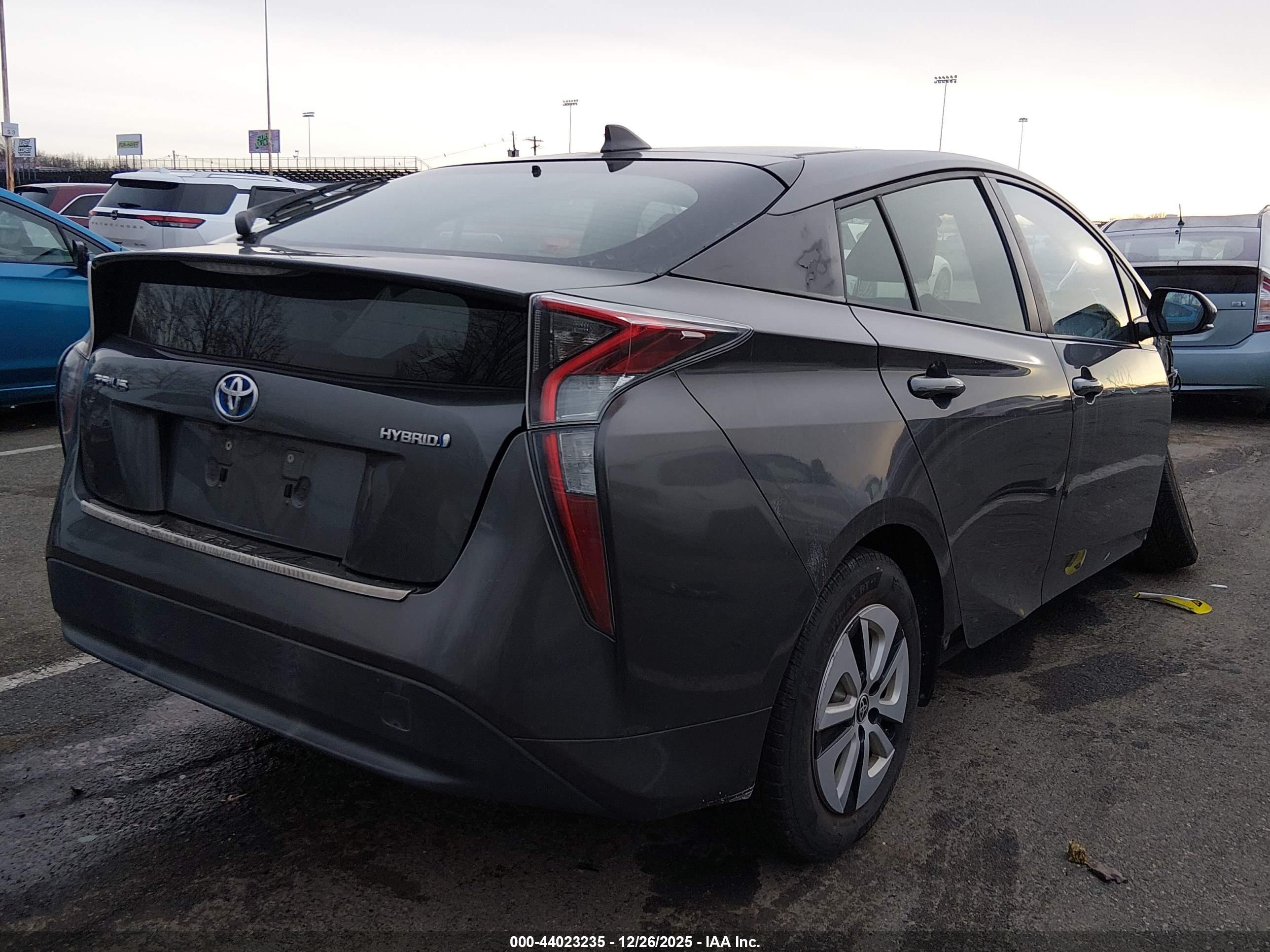 TOYOTA PRIUS image 4