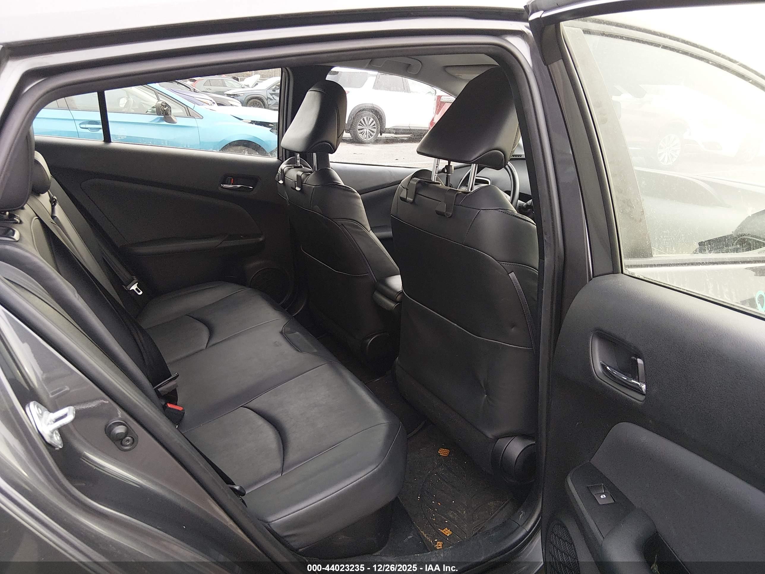 TOYOTA PRIUS image 8