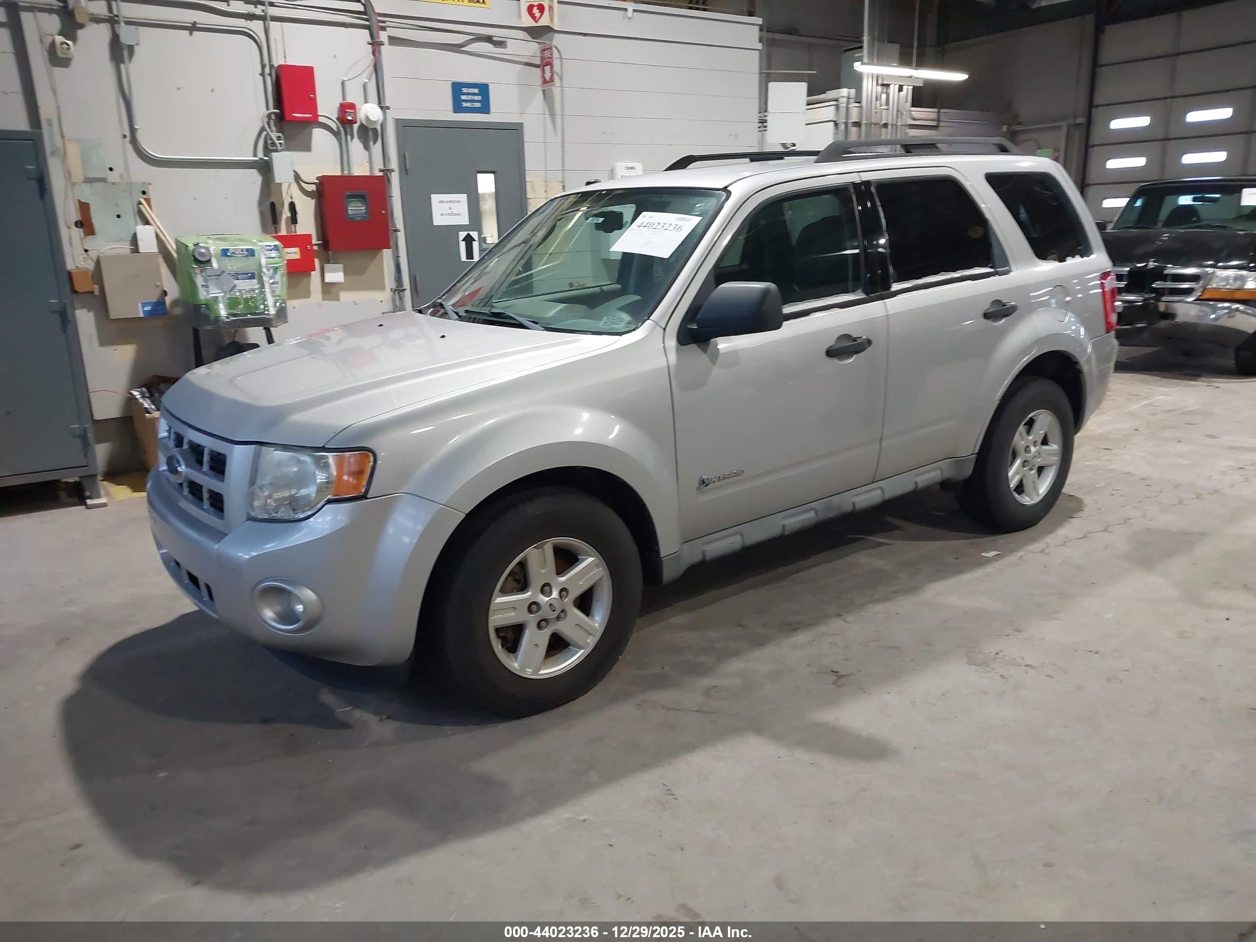 FORD ESCAPE image 2