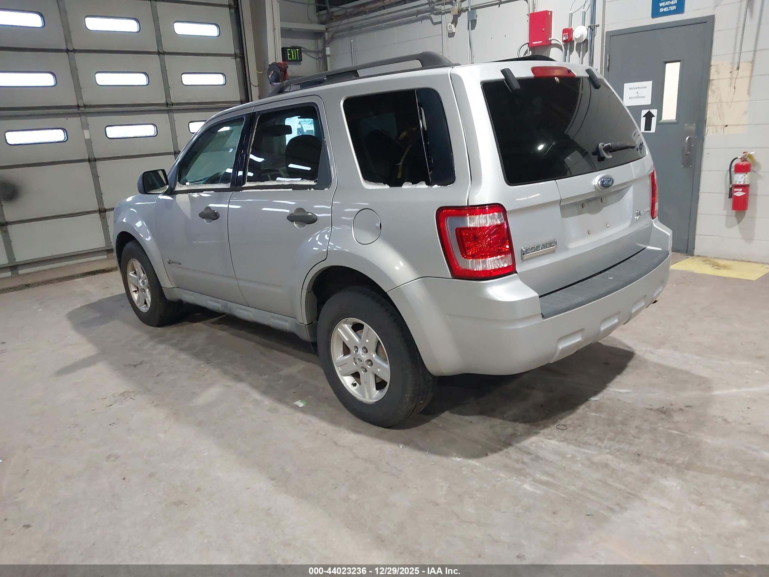 FORD ESCAPE image 3