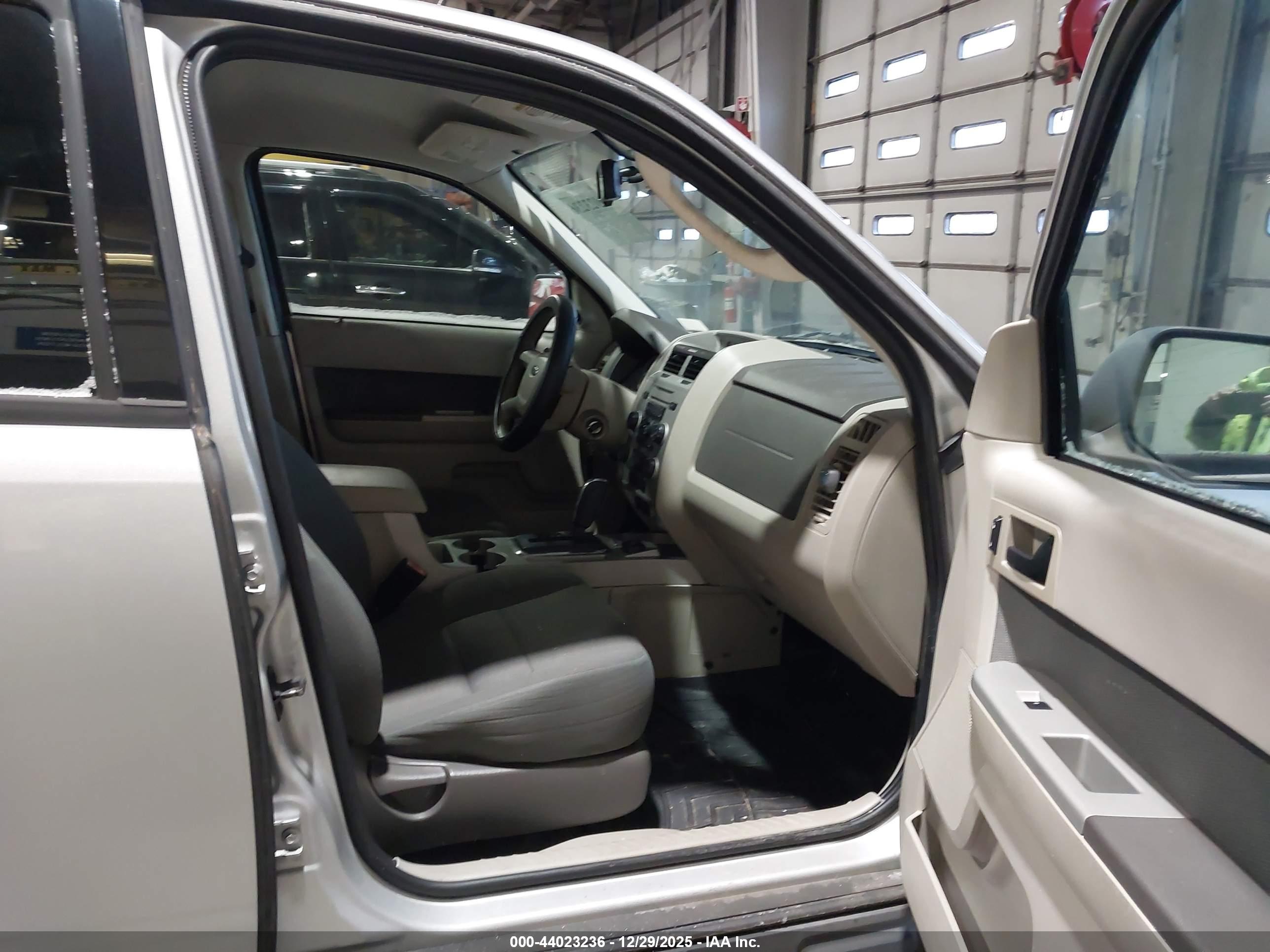 FORD ESCAPE image 5