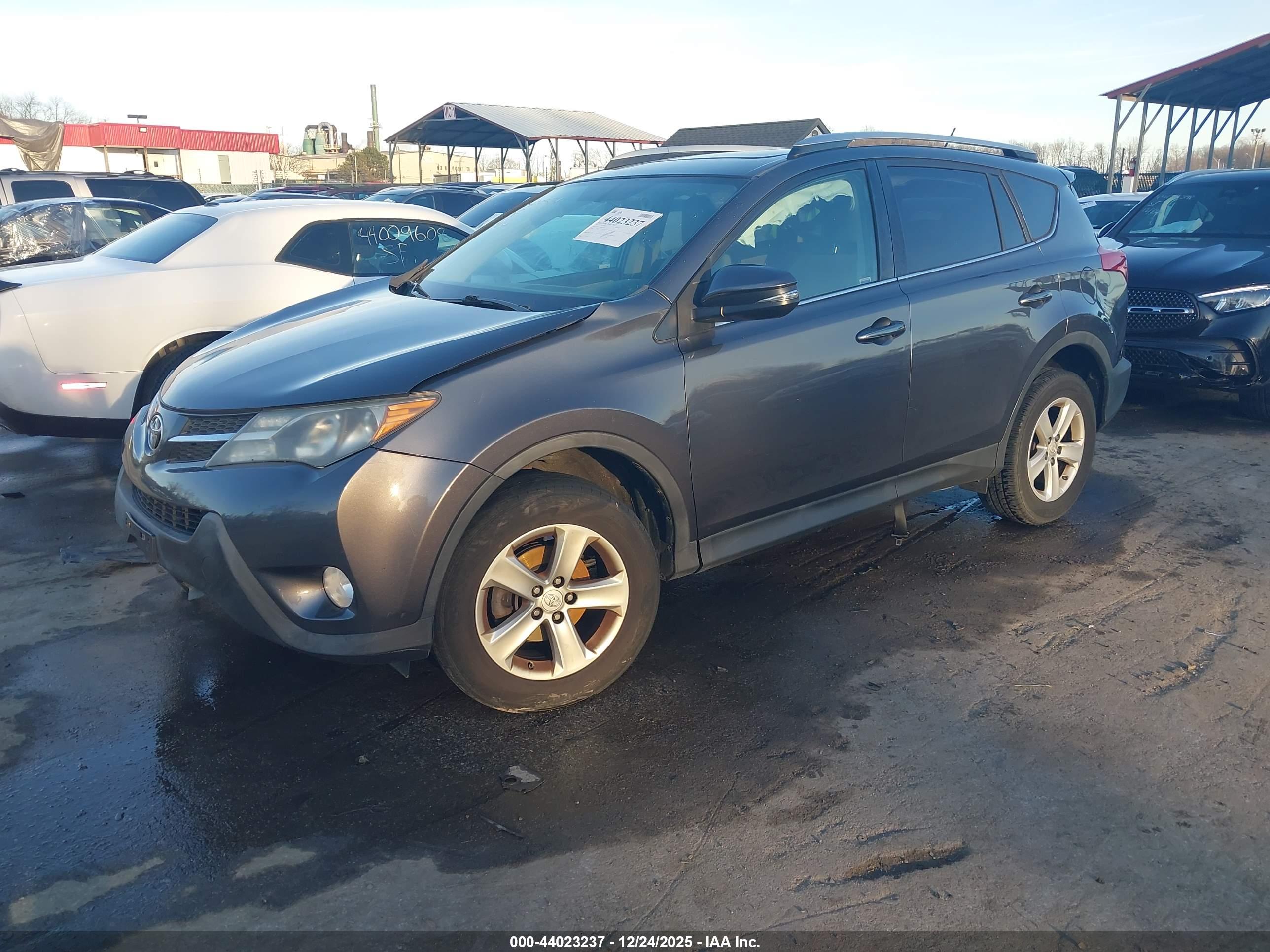 TOYOTA RAV4 image 2