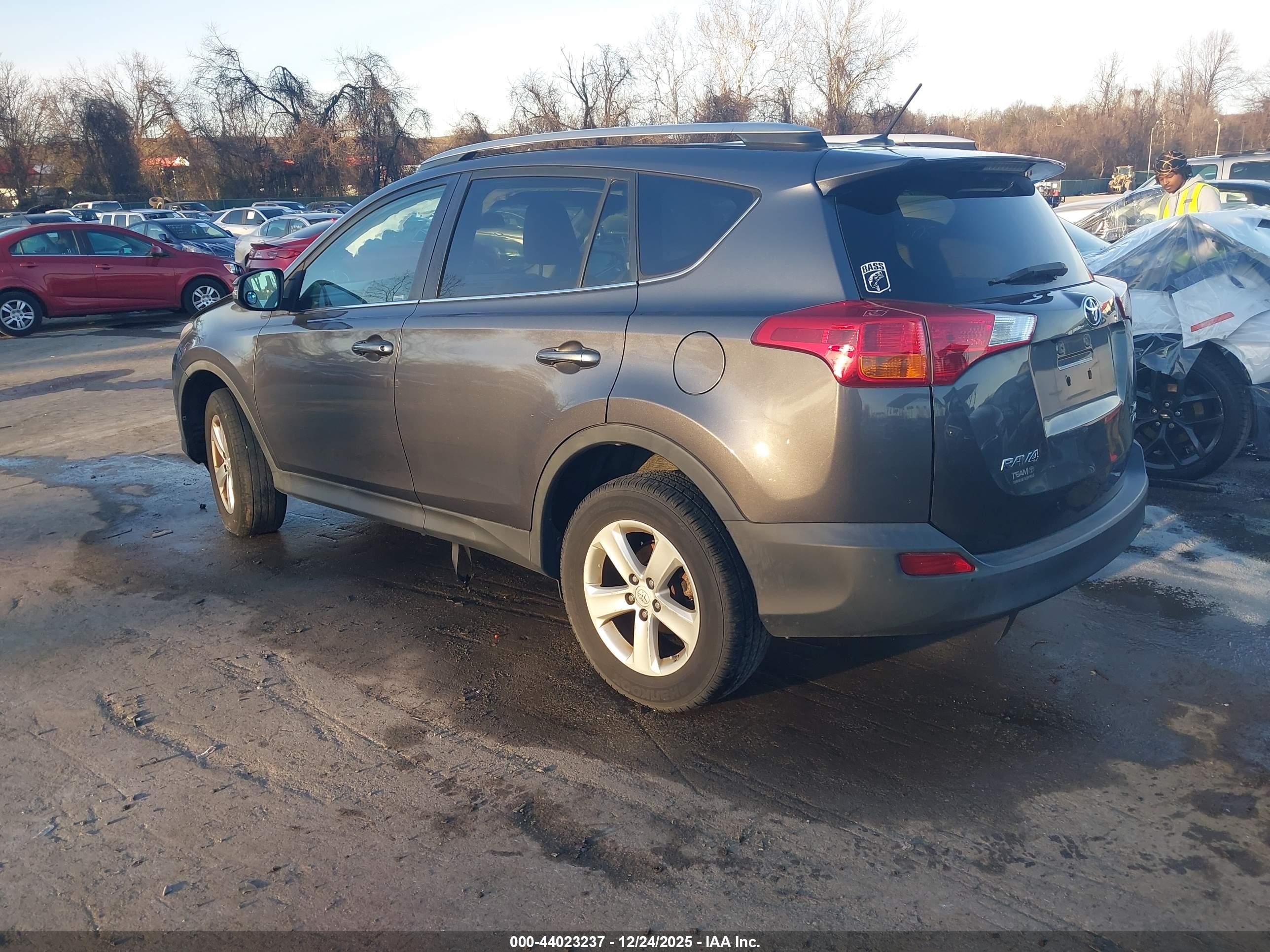 TOYOTA RAV4 image 3