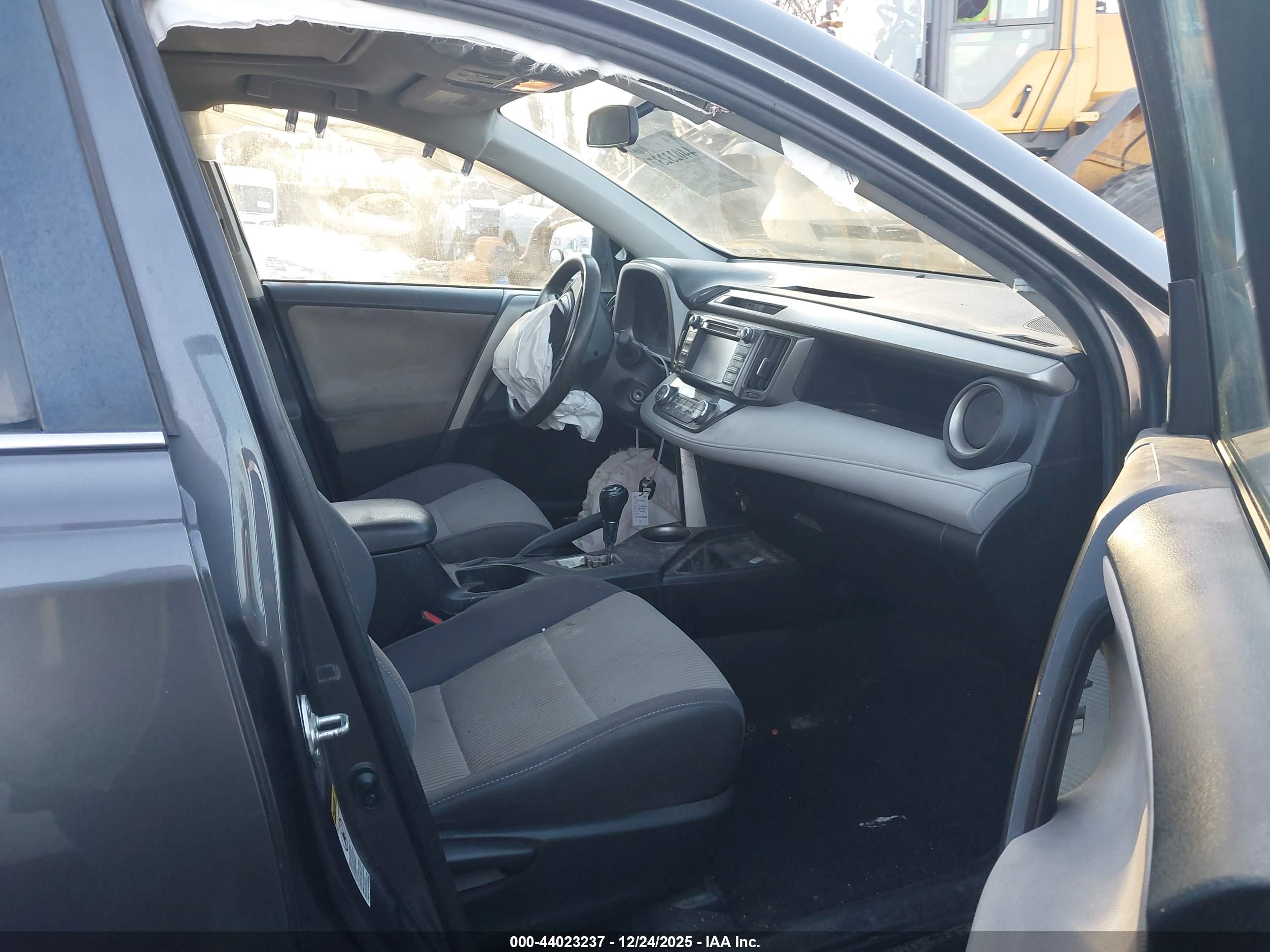 TOYOTA RAV4 image 5