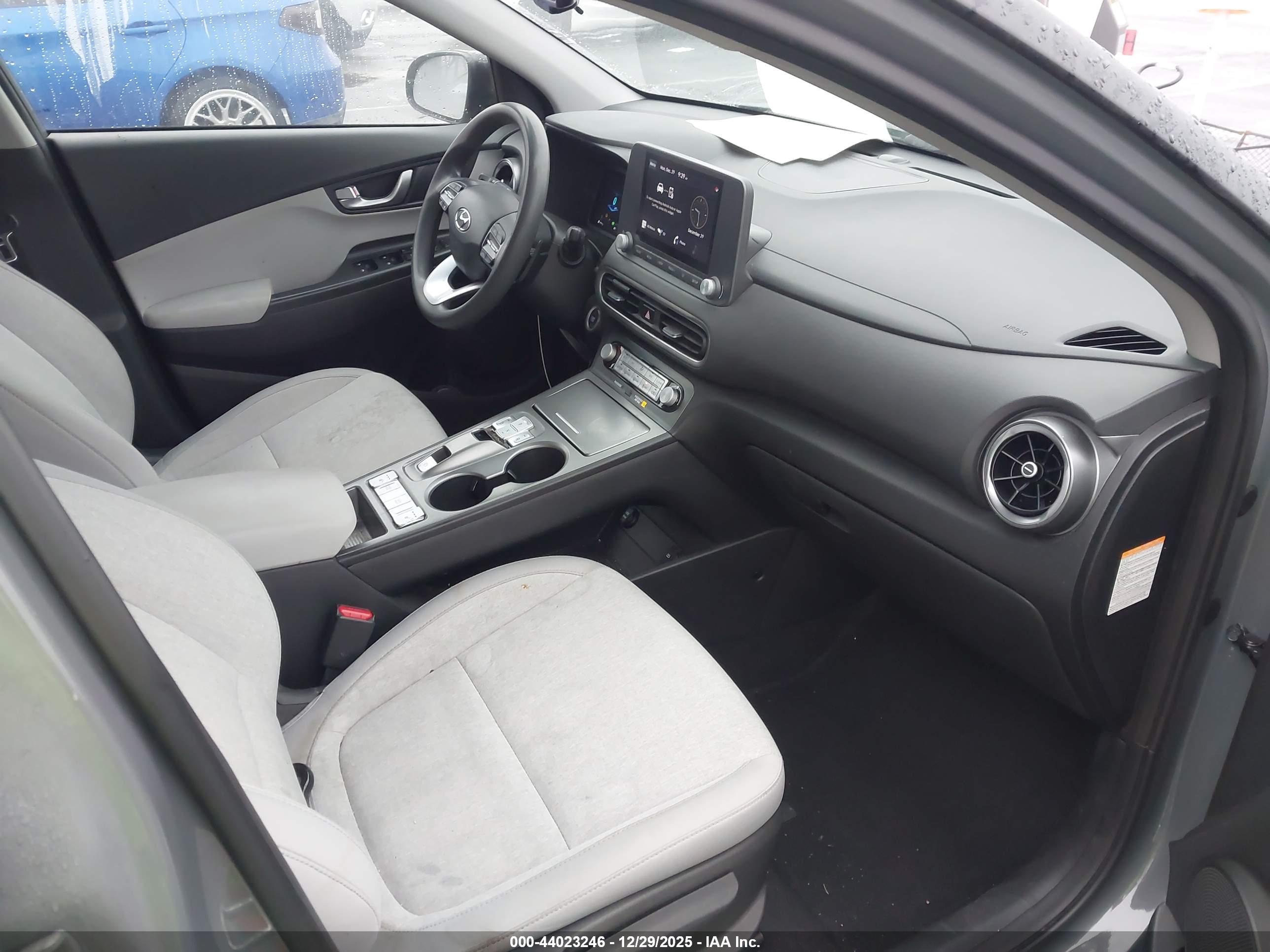 HYUNDAI KONA image 5
